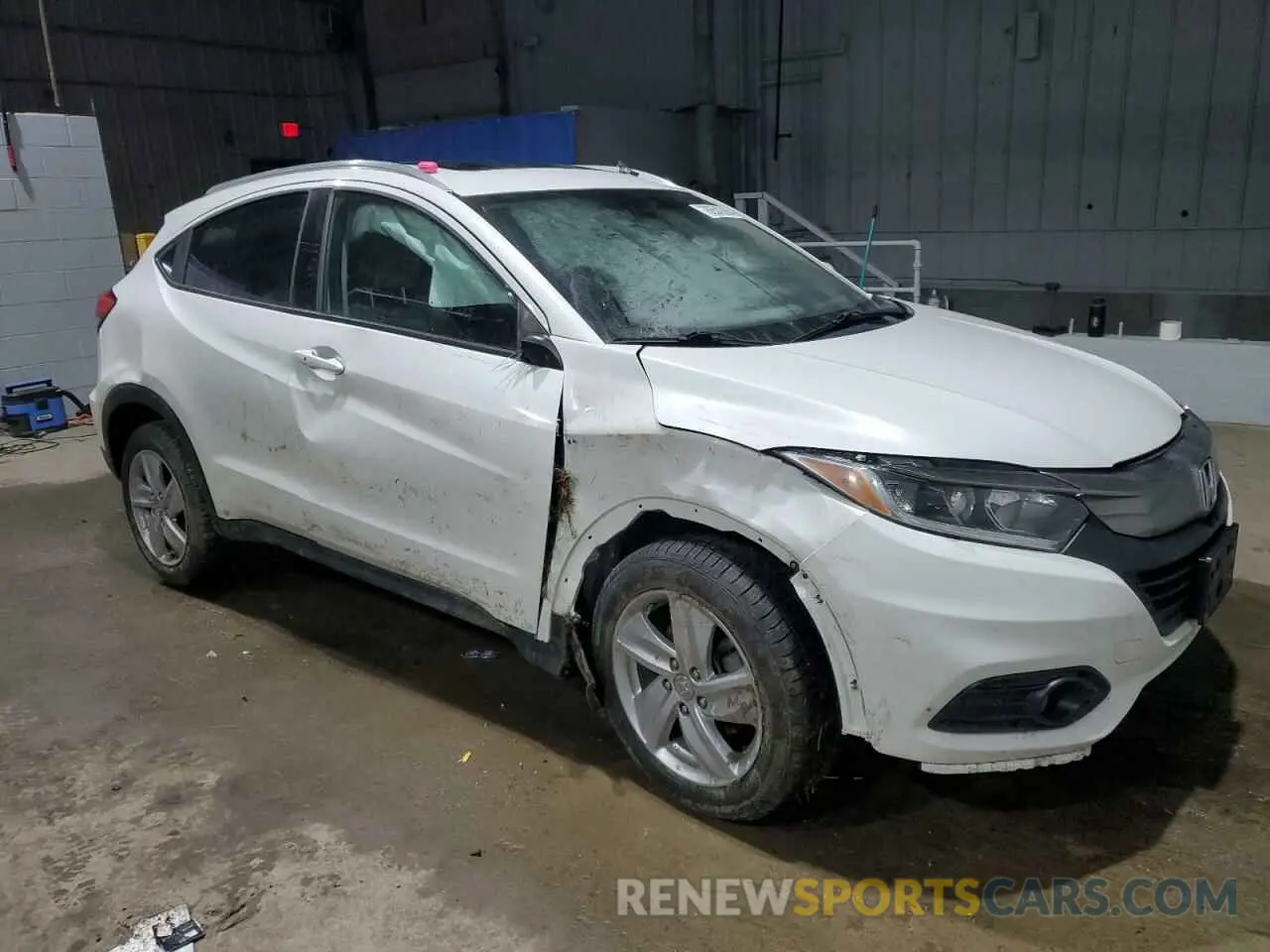 4 Photograph of a damaged car 3CZRU6H56LM731865 HONDA HR-V 2020