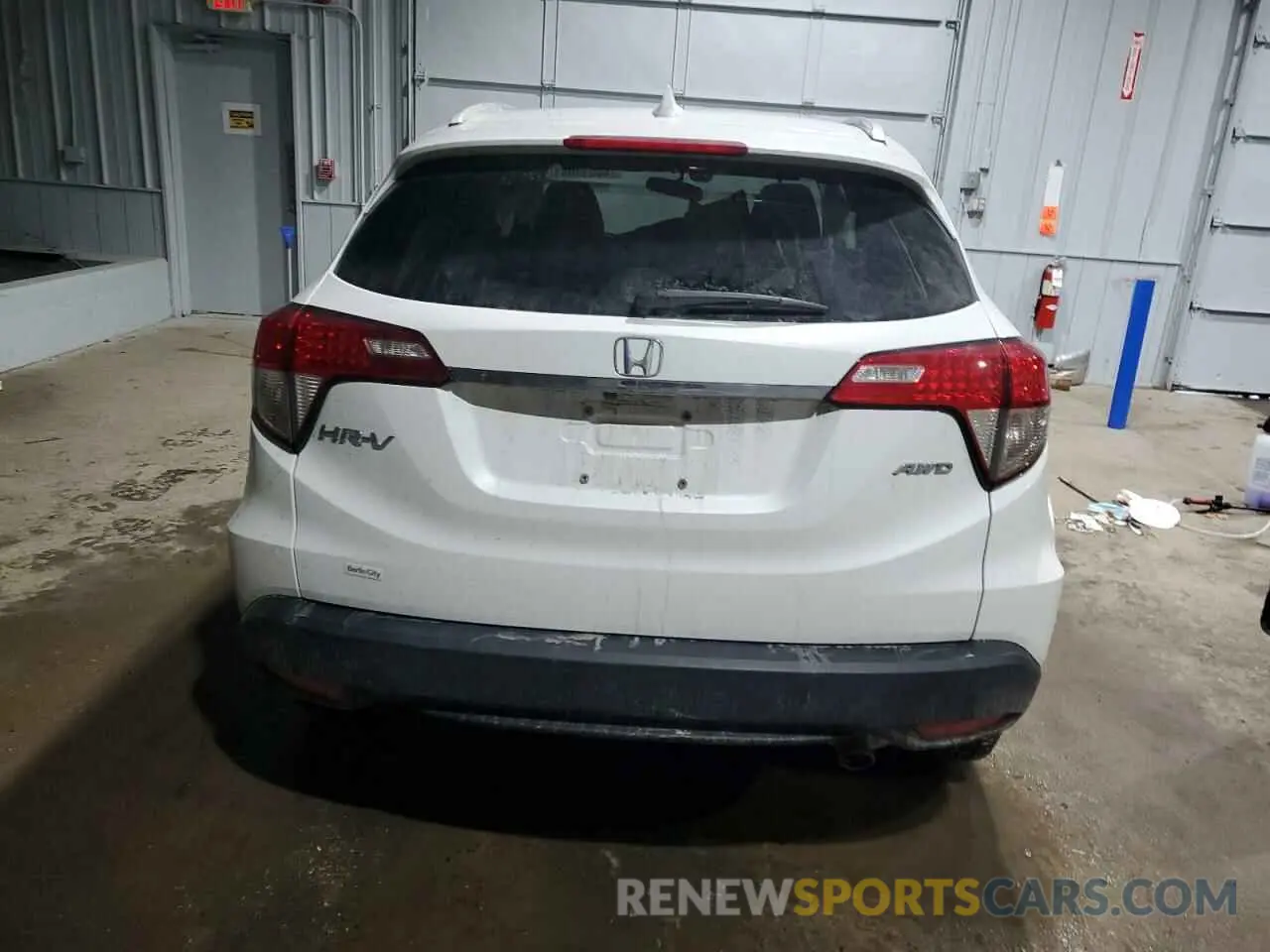 6 Photograph of a damaged car 3CZRU6H56LM731865 HONDA HR-V 2020