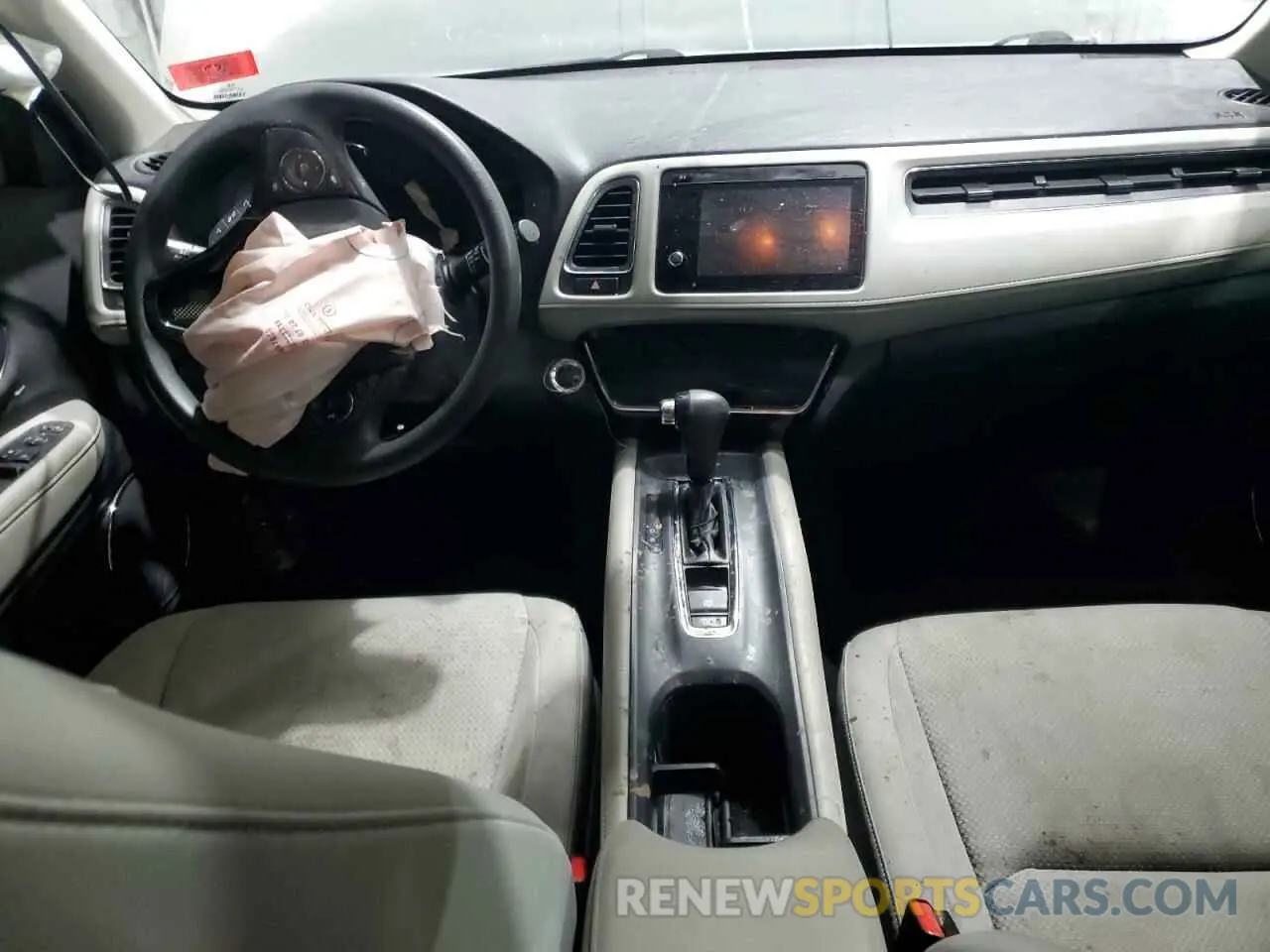 8 Photograph of a damaged car 3CZRU6H56LM731865 HONDA HR-V 2020