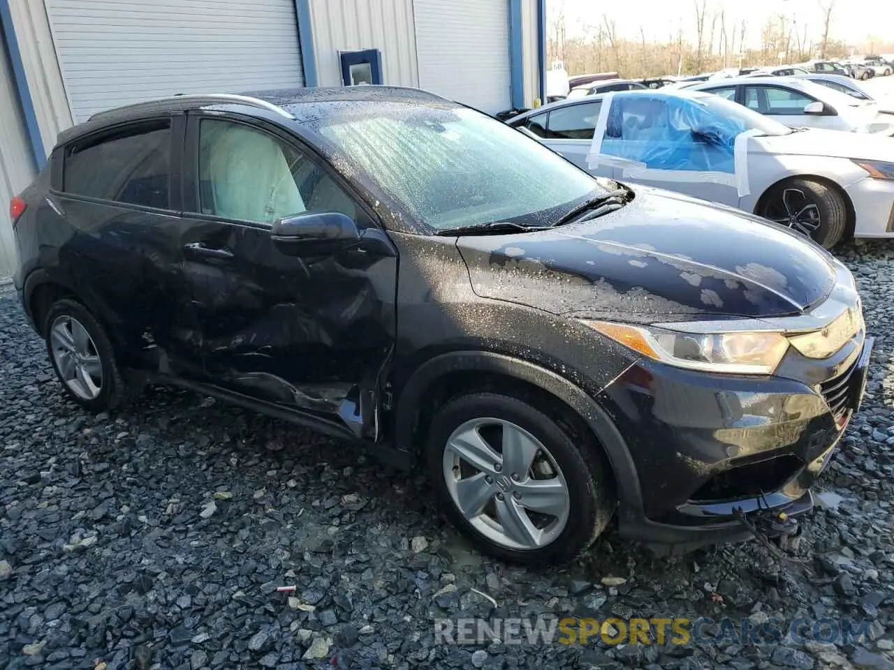 4 Photograph of a damaged car 3CZRU6H57LM713844 HONDA HR-V 2020