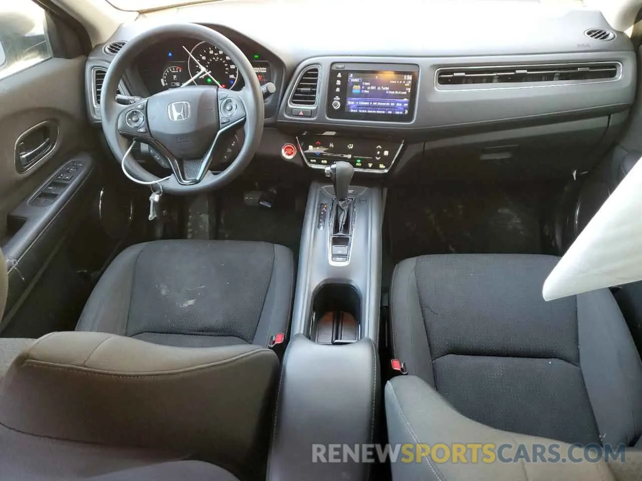 8 Photograph of a damaged car 3CZRU6H57LM713844 HONDA HR-V 2020
