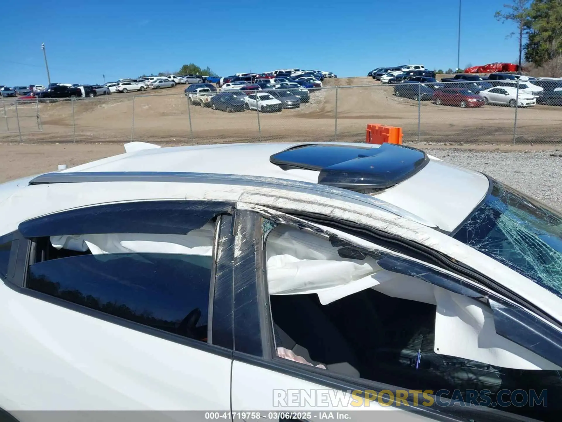 12 Photograph of a damaged car 3CZRU6H57LM719014 HONDA HR-V 2020