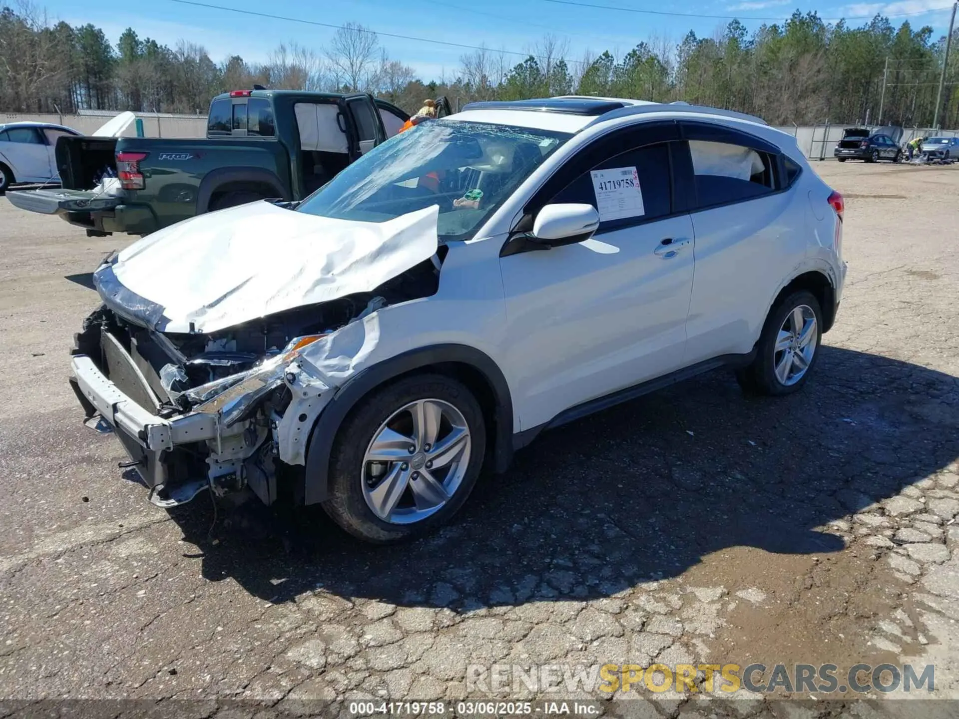 2 Photograph of a damaged car 3CZRU6H57LM719014 HONDA HR-V 2020