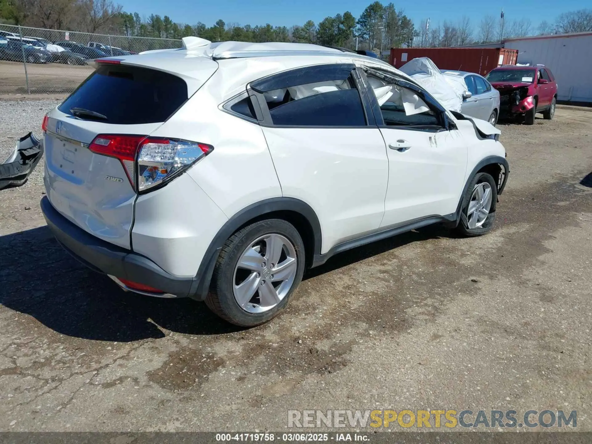 4 Photograph of a damaged car 3CZRU6H57LM719014 HONDA HR-V 2020