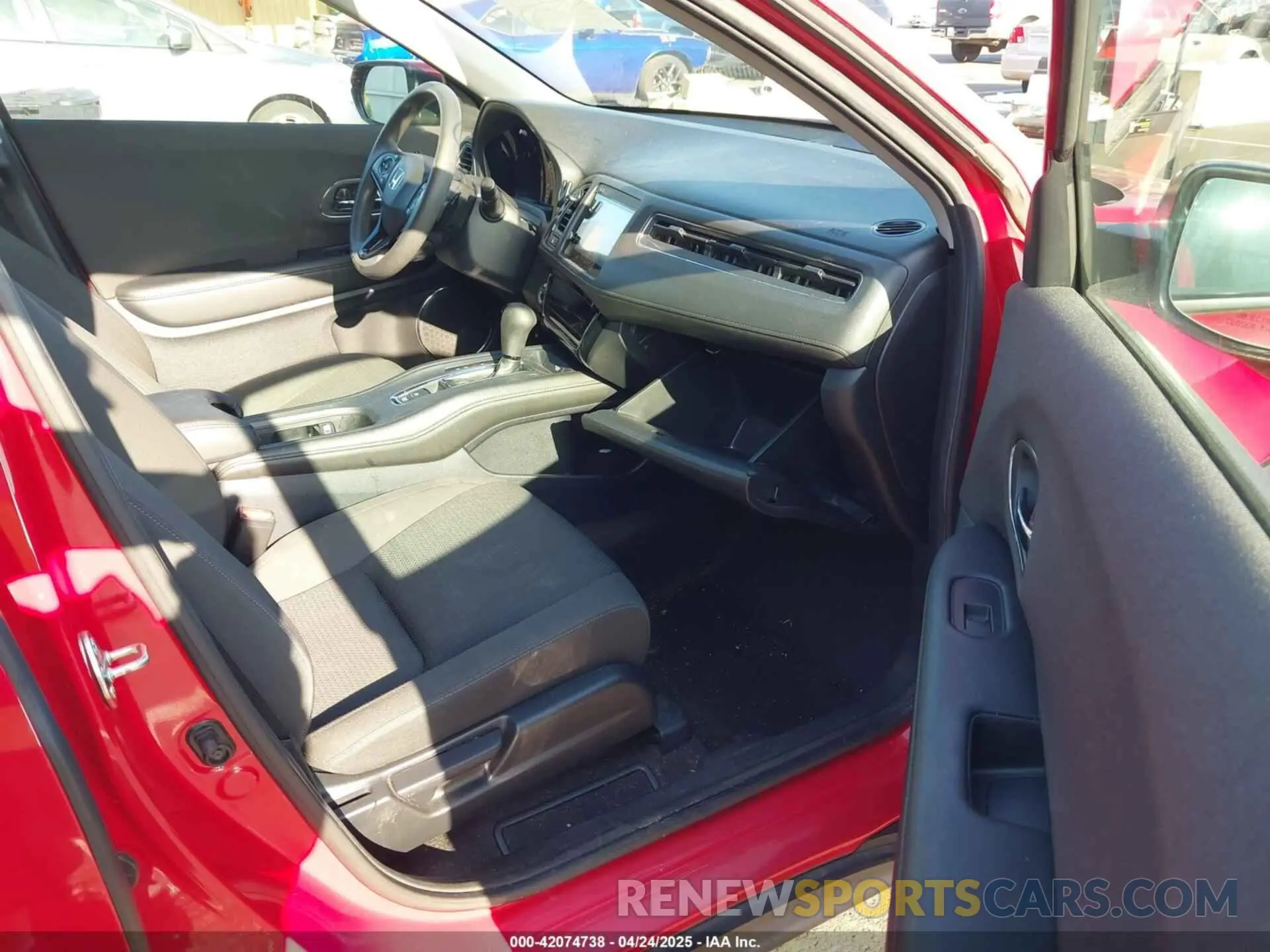 5 Photograph of a damaged car 3CZRU6H58LM714601 HONDA HR-V 2020