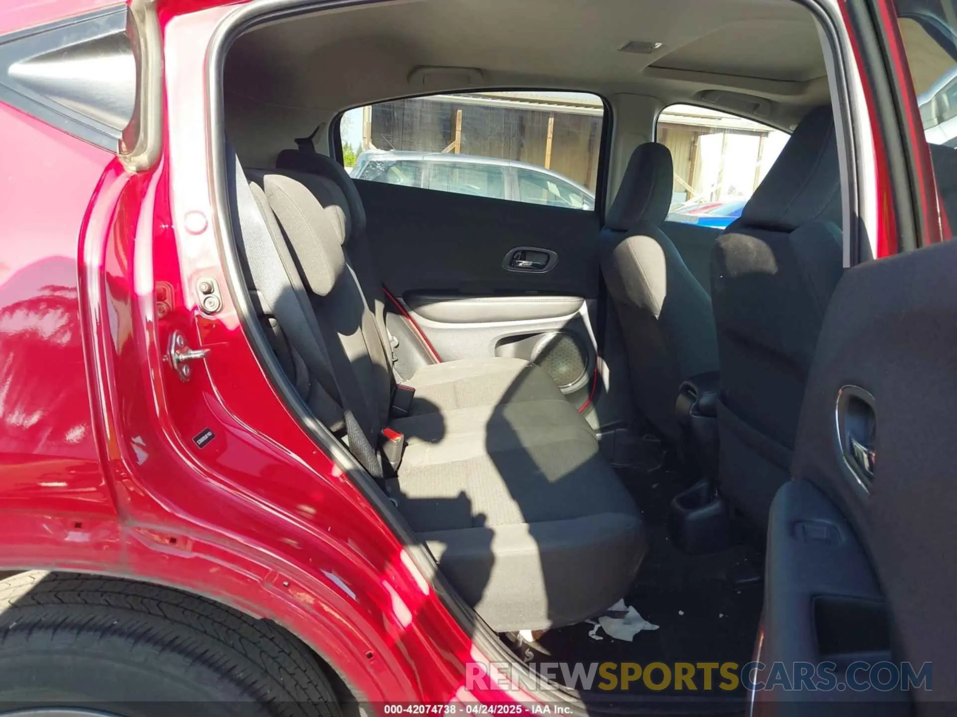 8 Photograph of a damaged car 3CZRU6H58LM714601 HONDA HR-V 2020