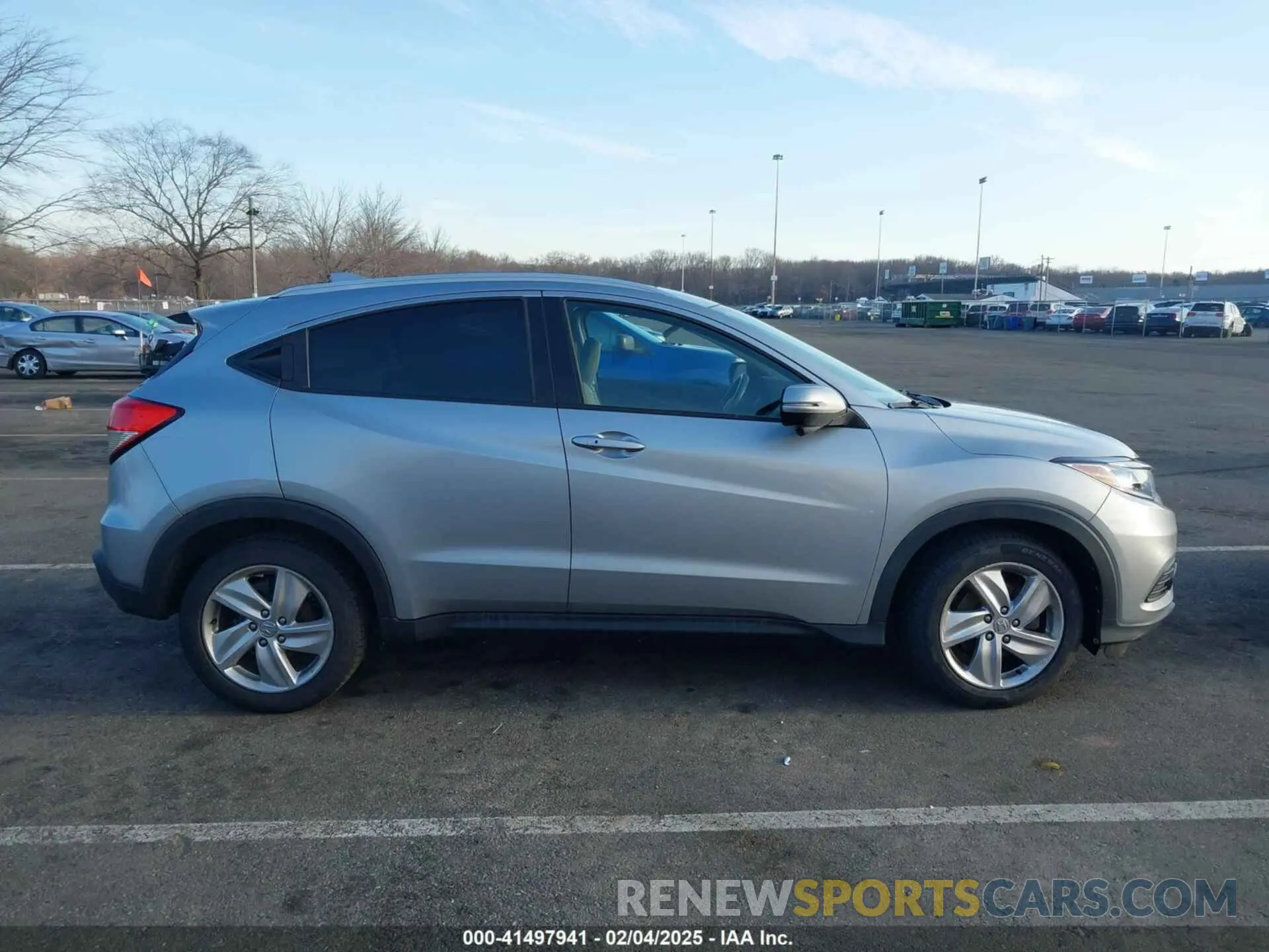 13 Photograph of a damaged car 3CZRU6H58LM726540 HONDA HR-V 2020