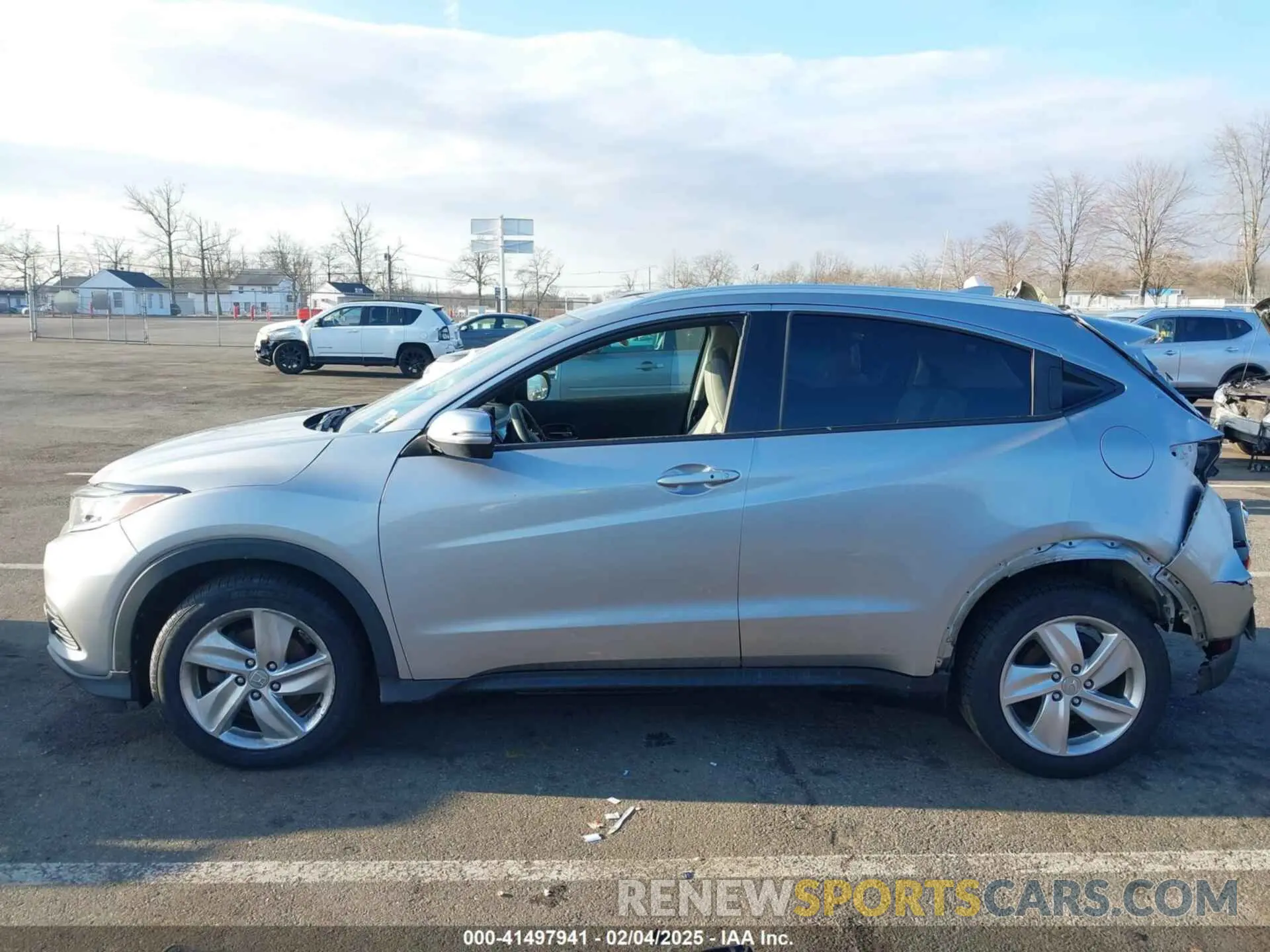 14 Photograph of a damaged car 3CZRU6H58LM726540 HONDA HR-V 2020