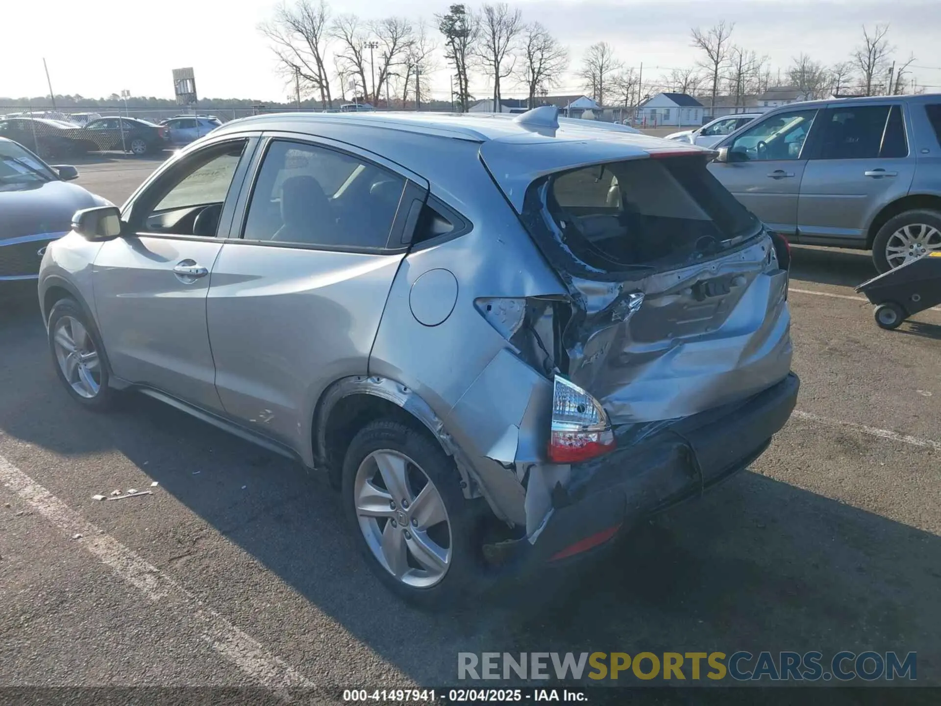 3 Photograph of a damaged car 3CZRU6H58LM726540 HONDA HR-V 2020