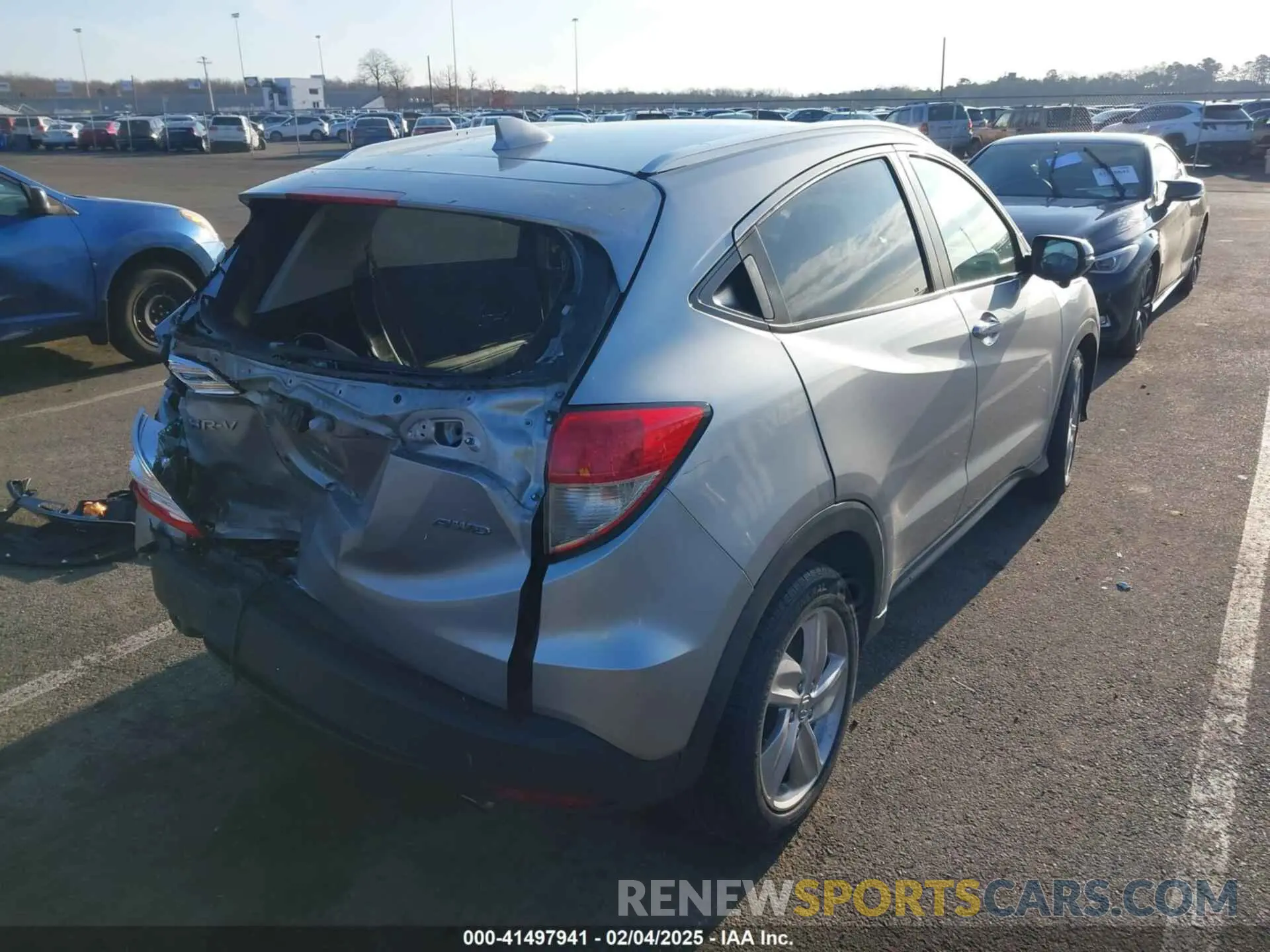 4 Photograph of a damaged car 3CZRU6H58LM726540 HONDA HR-V 2020