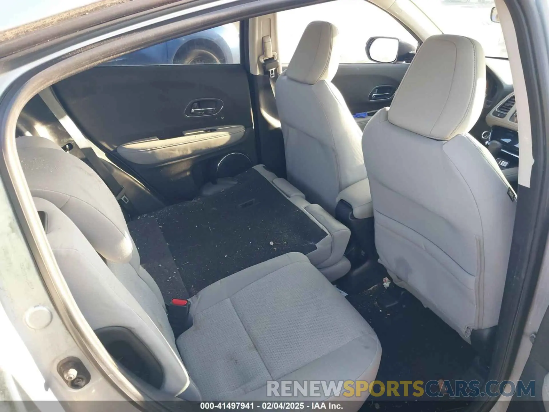 8 Photograph of a damaged car 3CZRU6H58LM726540 HONDA HR-V 2020