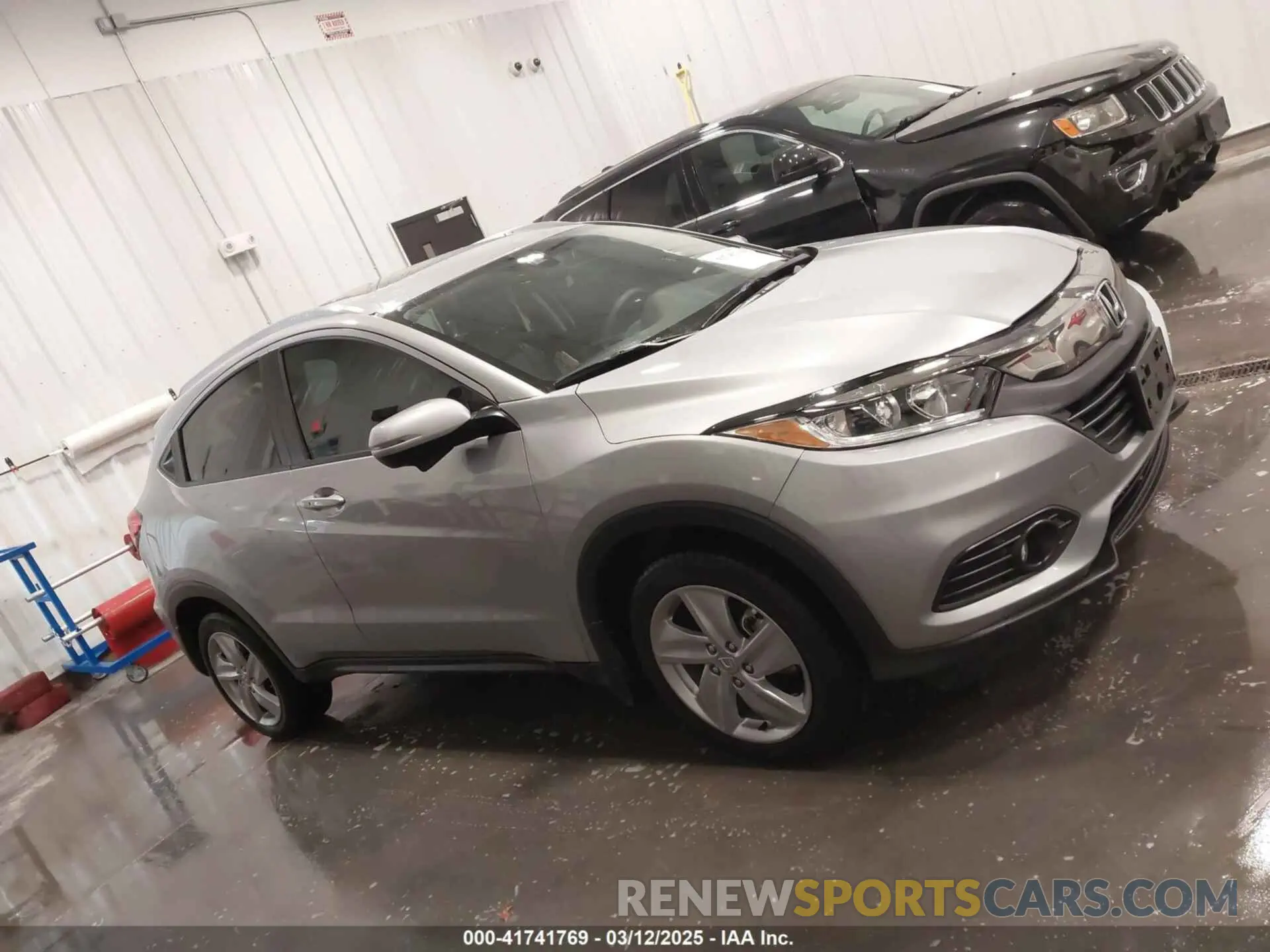 13 Photograph of a damaged car 3CZRU6H59LM725929 HONDA HR-V 2020