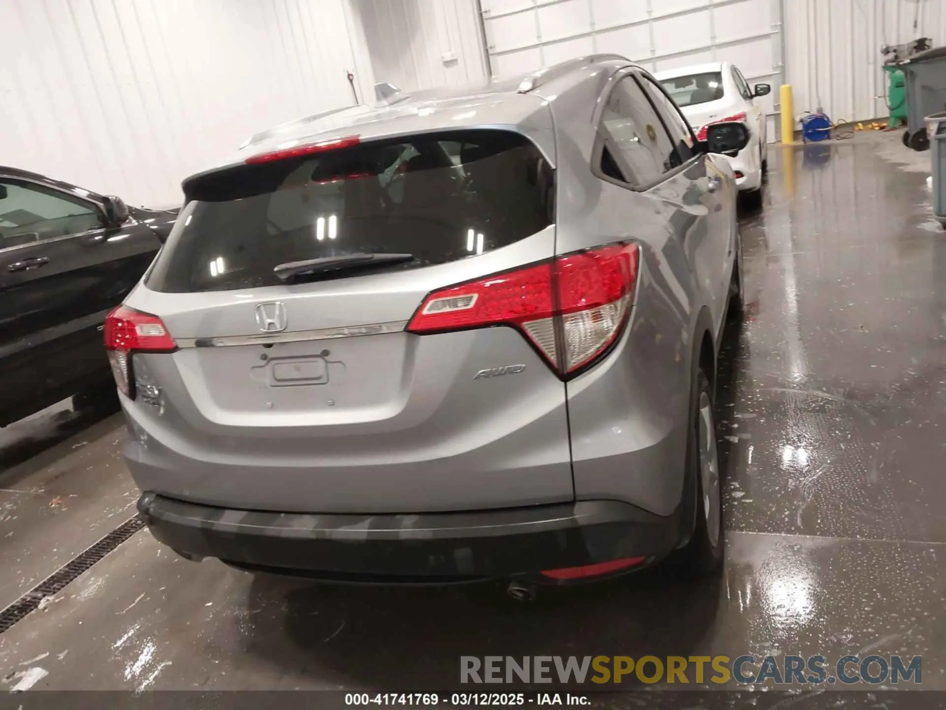 16 Photograph of a damaged car 3CZRU6H59LM725929 HONDA HR-V 2020