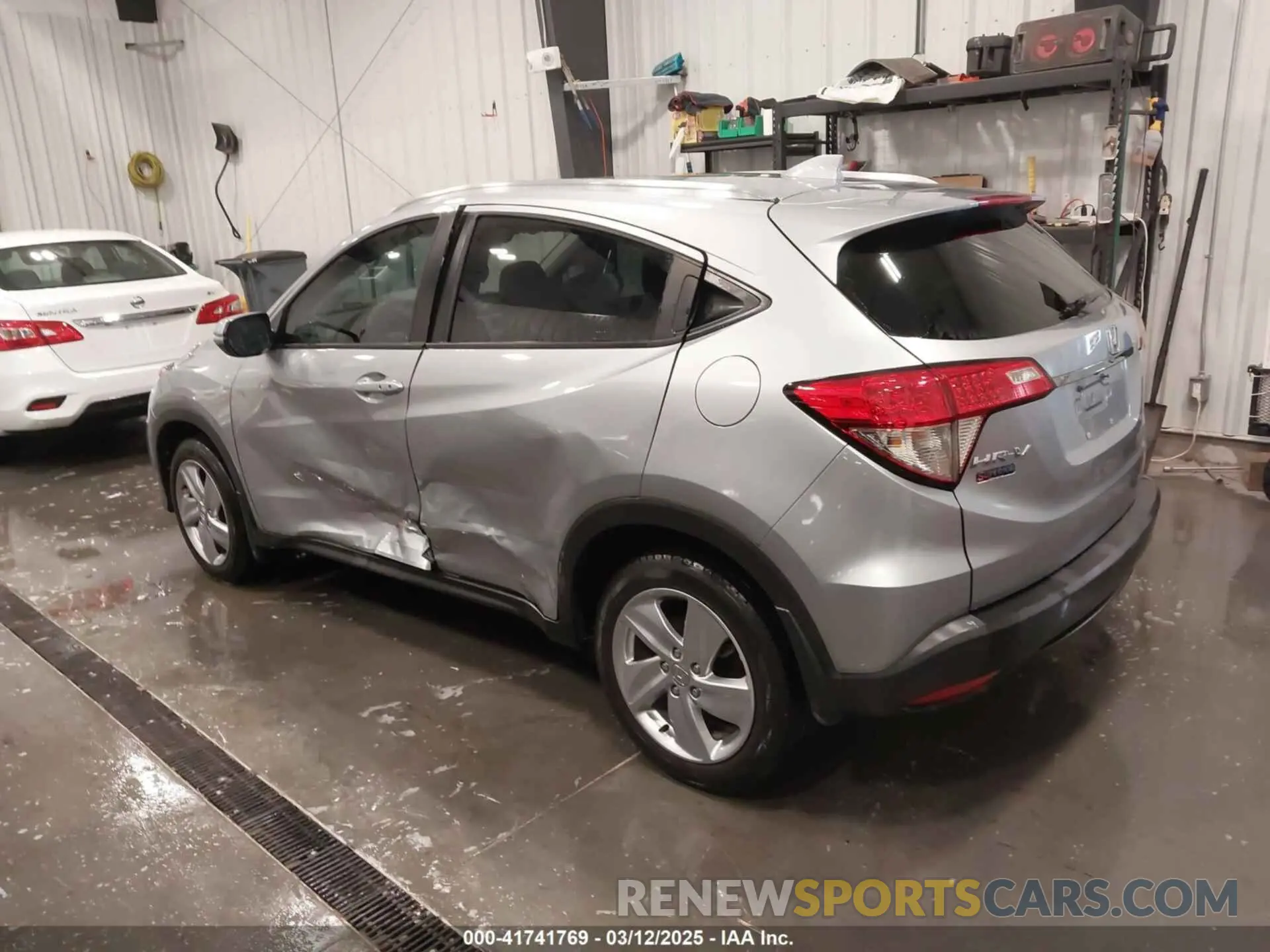 3 Photograph of a damaged car 3CZRU6H59LM725929 HONDA HR-V 2020