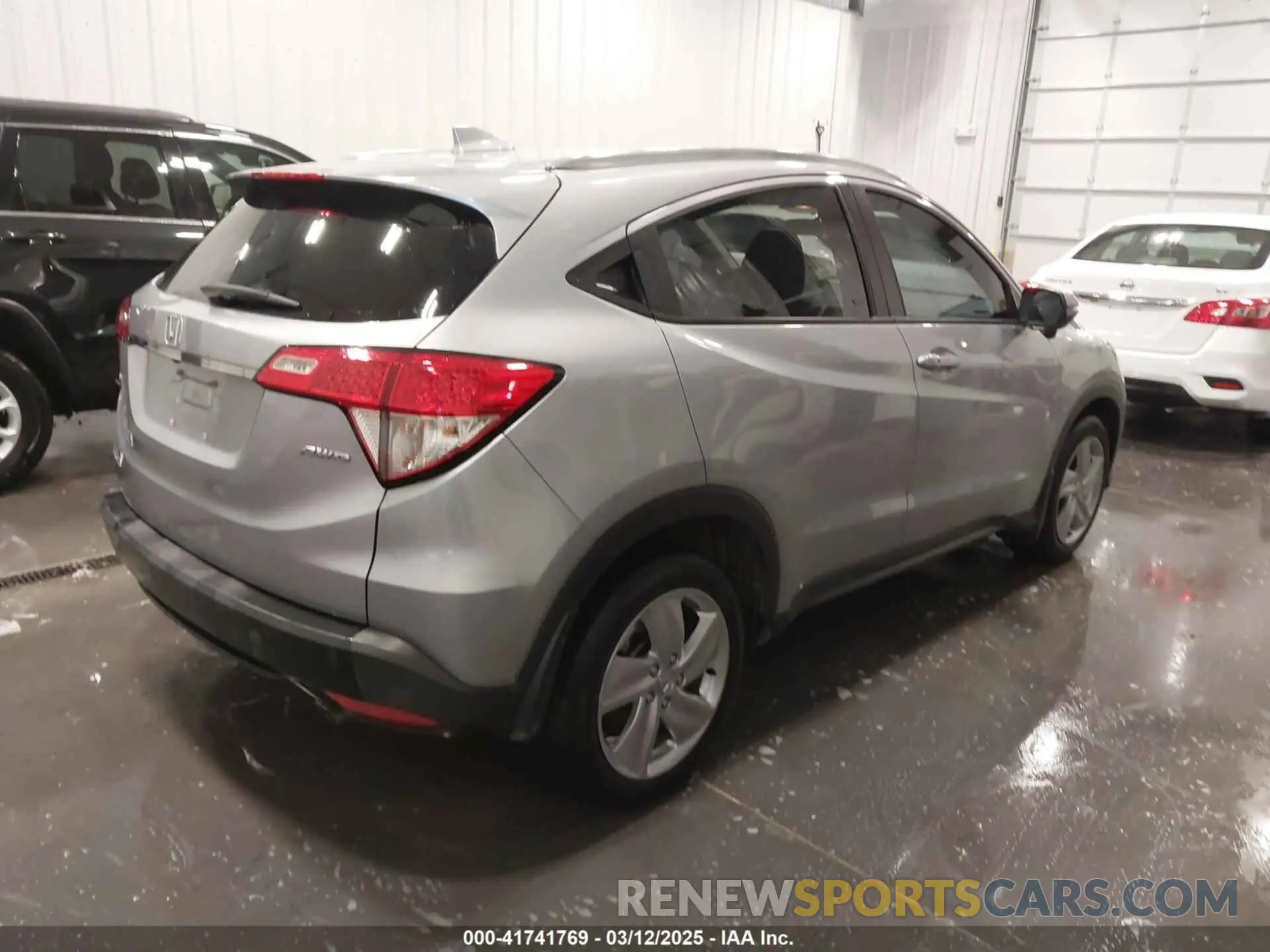 4 Photograph of a damaged car 3CZRU6H59LM725929 HONDA HR-V 2020