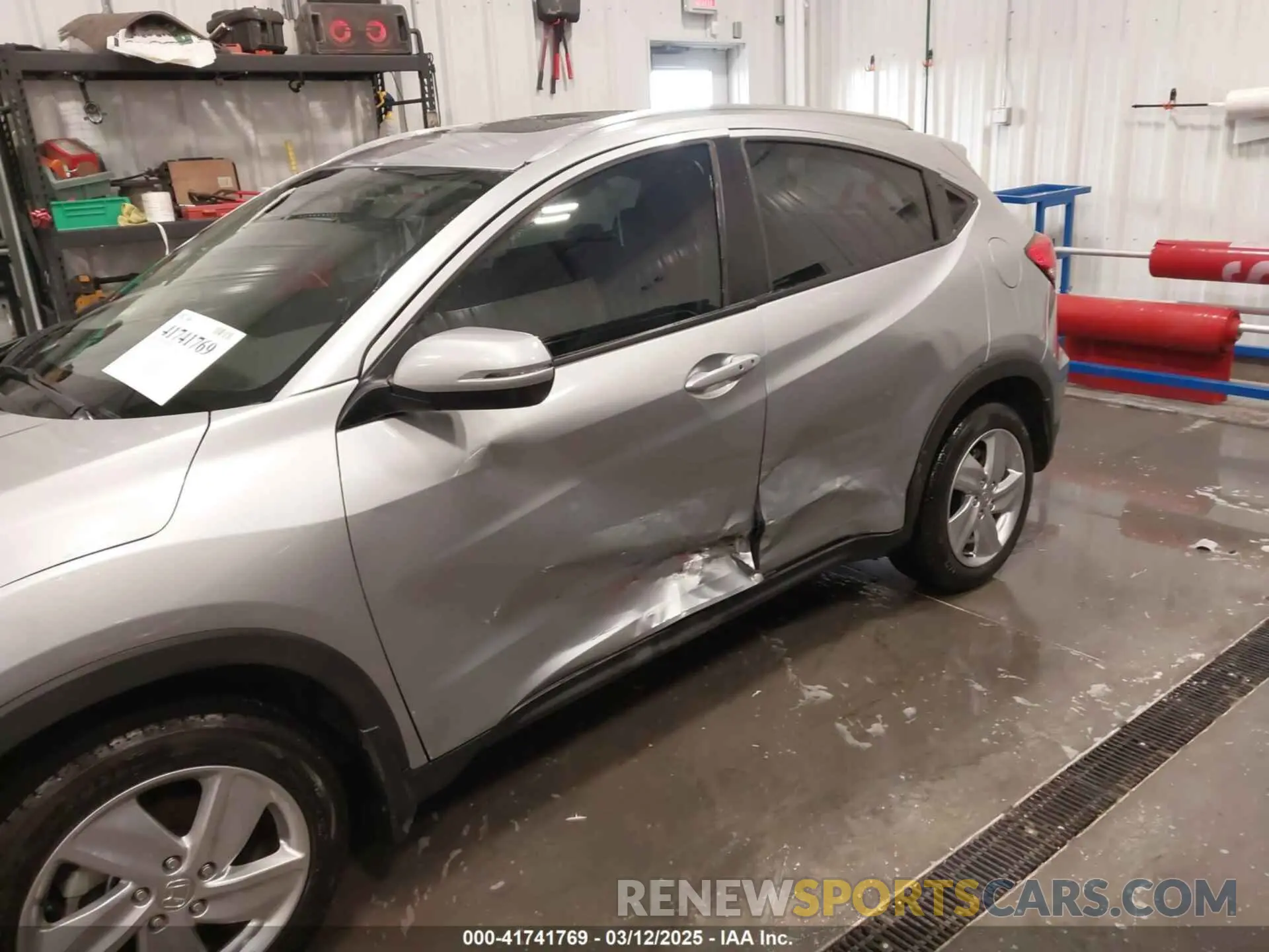 6 Photograph of a damaged car 3CZRU6H59LM725929 HONDA HR-V 2020