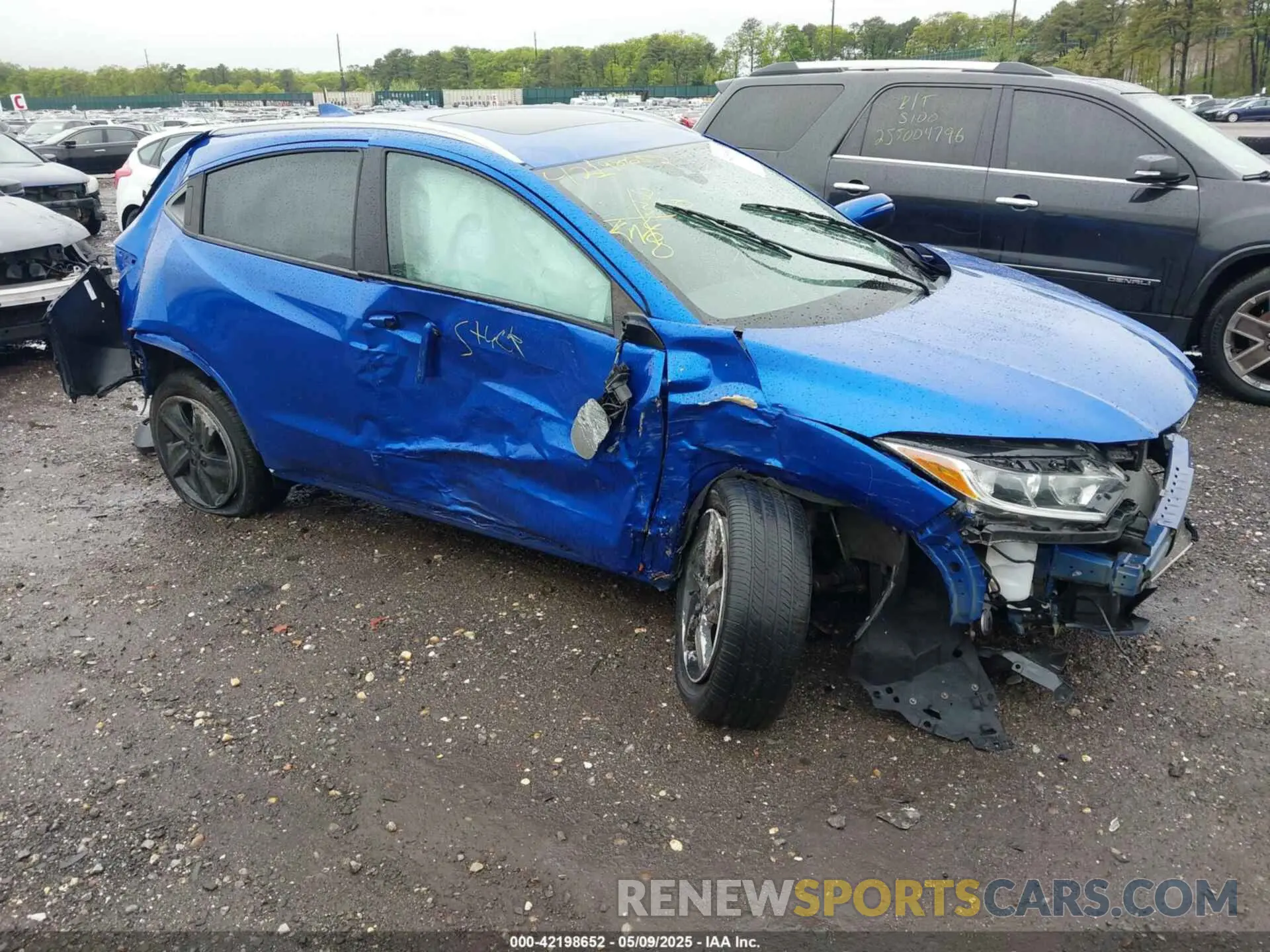 1 Photograph of a damaged car 3CZRU6H5XLM700666 HONDA HR-V 2020