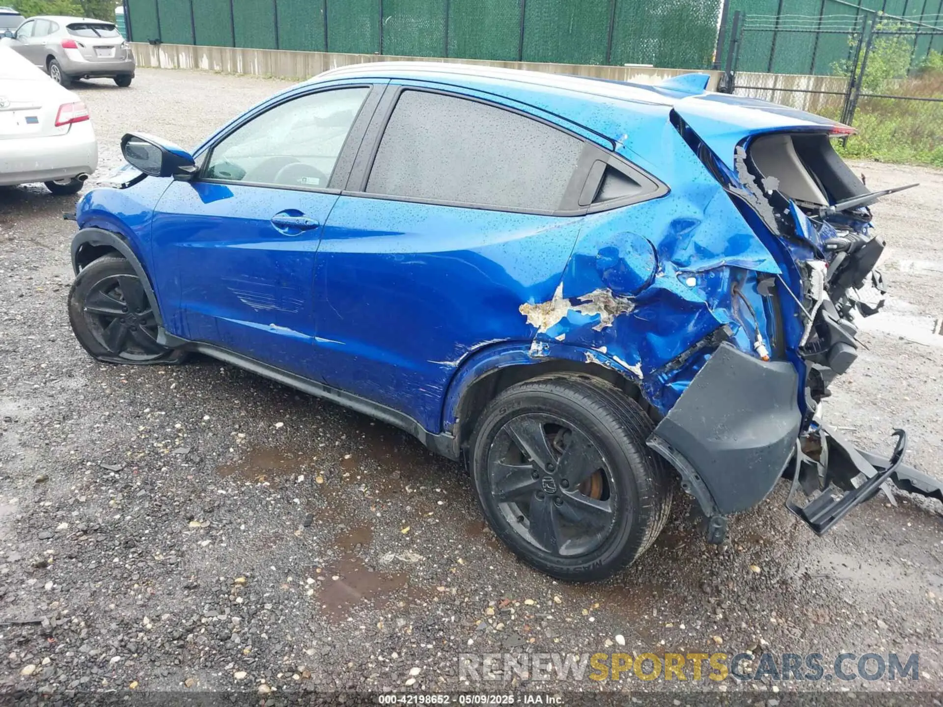 3 Photograph of a damaged car 3CZRU6H5XLM700666 HONDA HR-V 2020