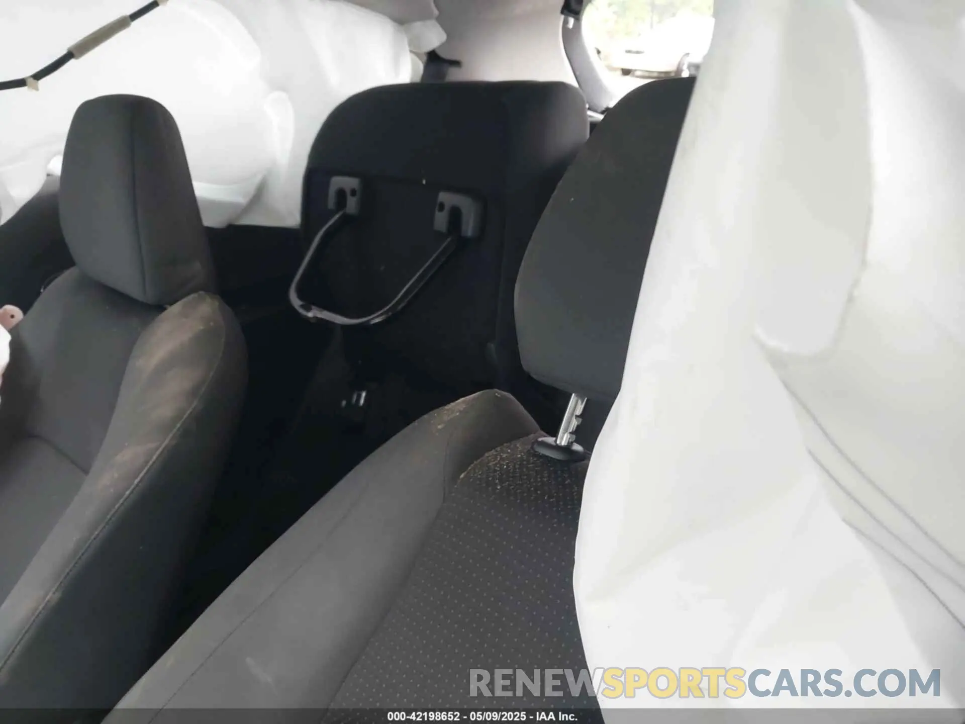 8 Photograph of a damaged car 3CZRU6H5XLM700666 HONDA HR-V 2020