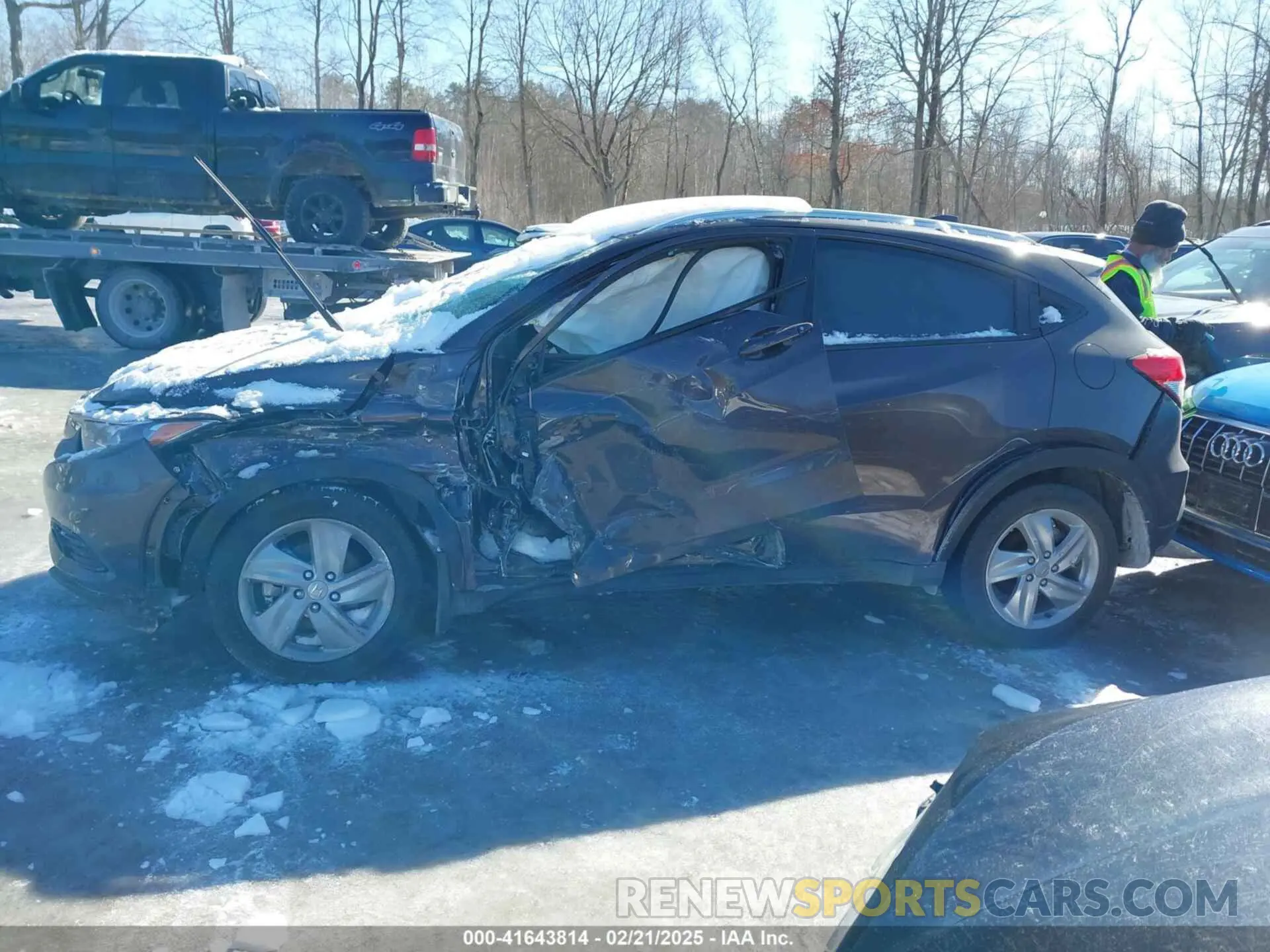 14 Photograph of a damaged car 3CZRU6H5XLM701073 HONDA HR-V 2020