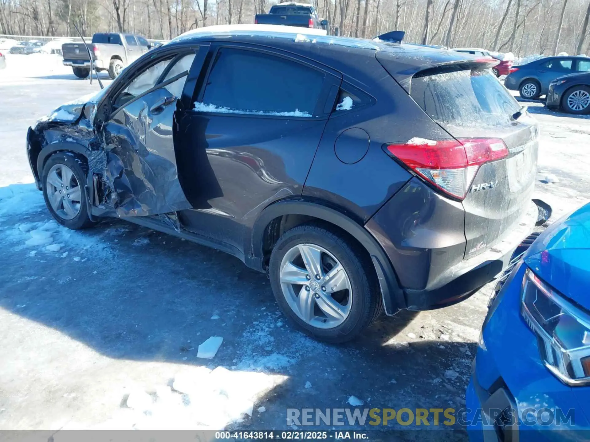 3 Photograph of a damaged car 3CZRU6H5XLM701073 HONDA HR-V 2020