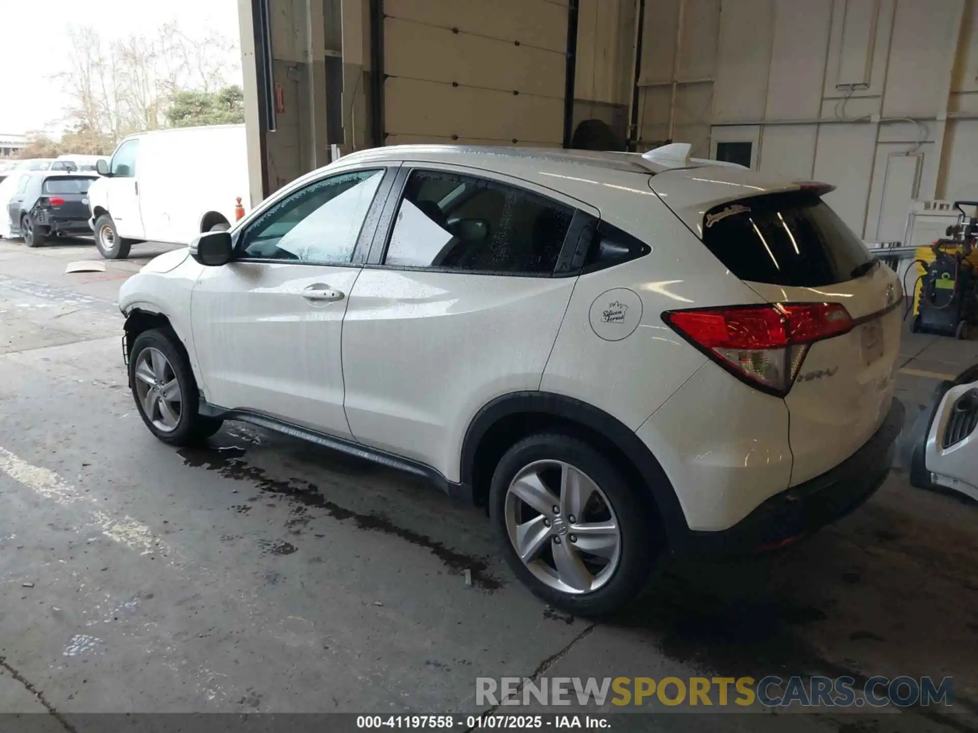 3 Photograph of a damaged car 3CZRU6H5XLM707195 HONDA HR-V 2020