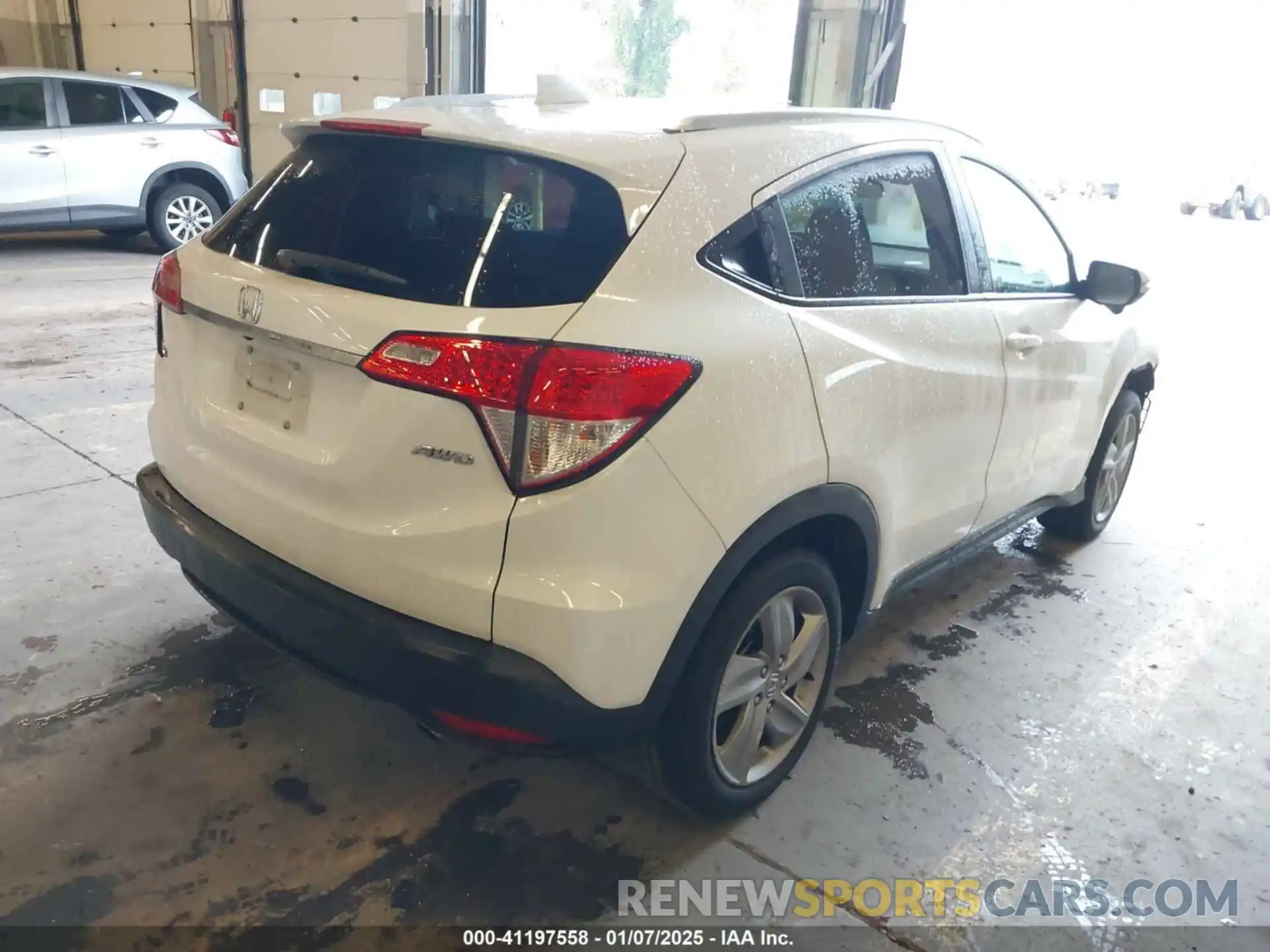 4 Photograph of a damaged car 3CZRU6H5XLM707195 HONDA HR-V 2020