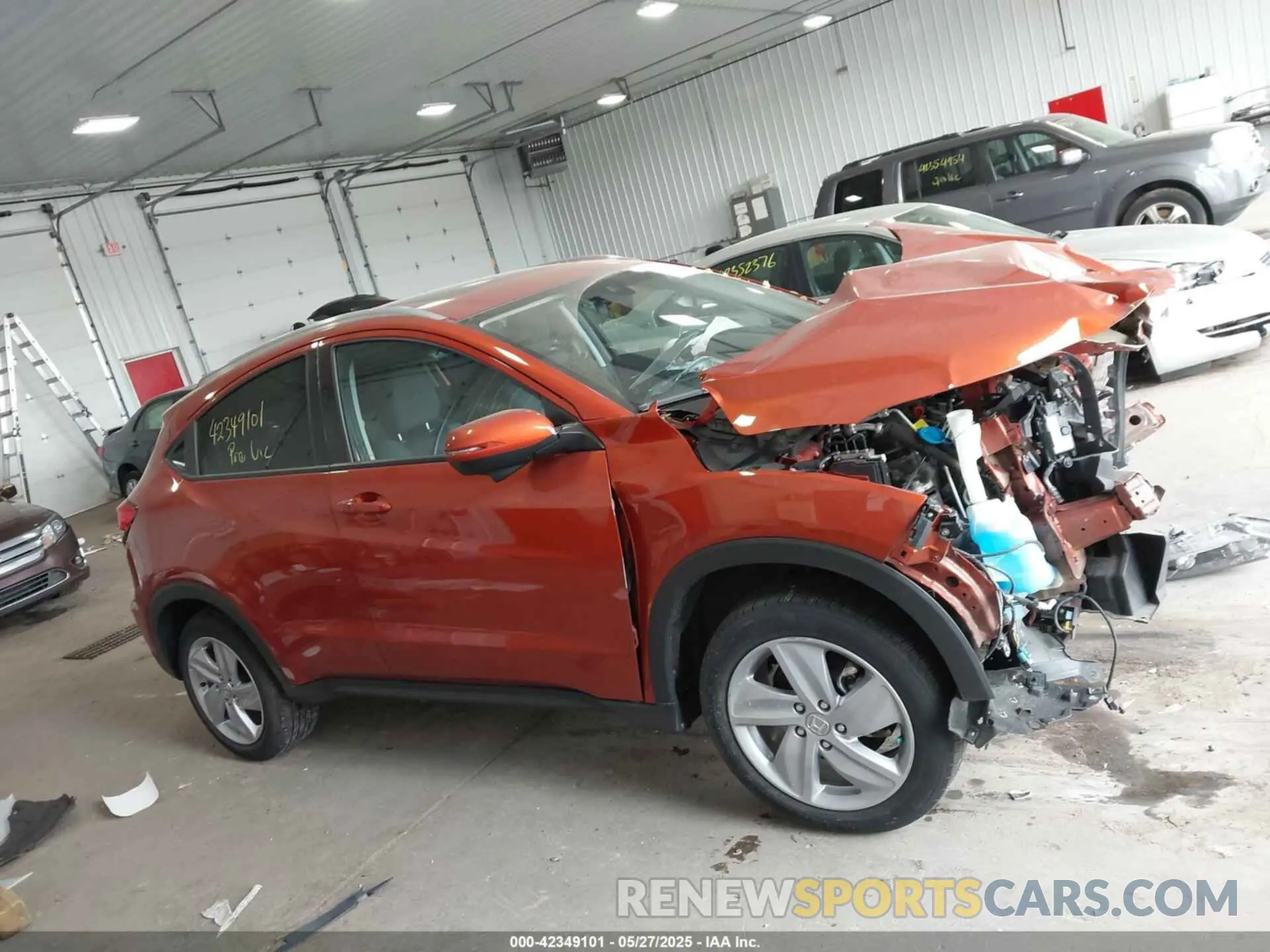 13 Photograph of a damaged car 3CZRU6H5XLM713014 HONDA HR-V 2020