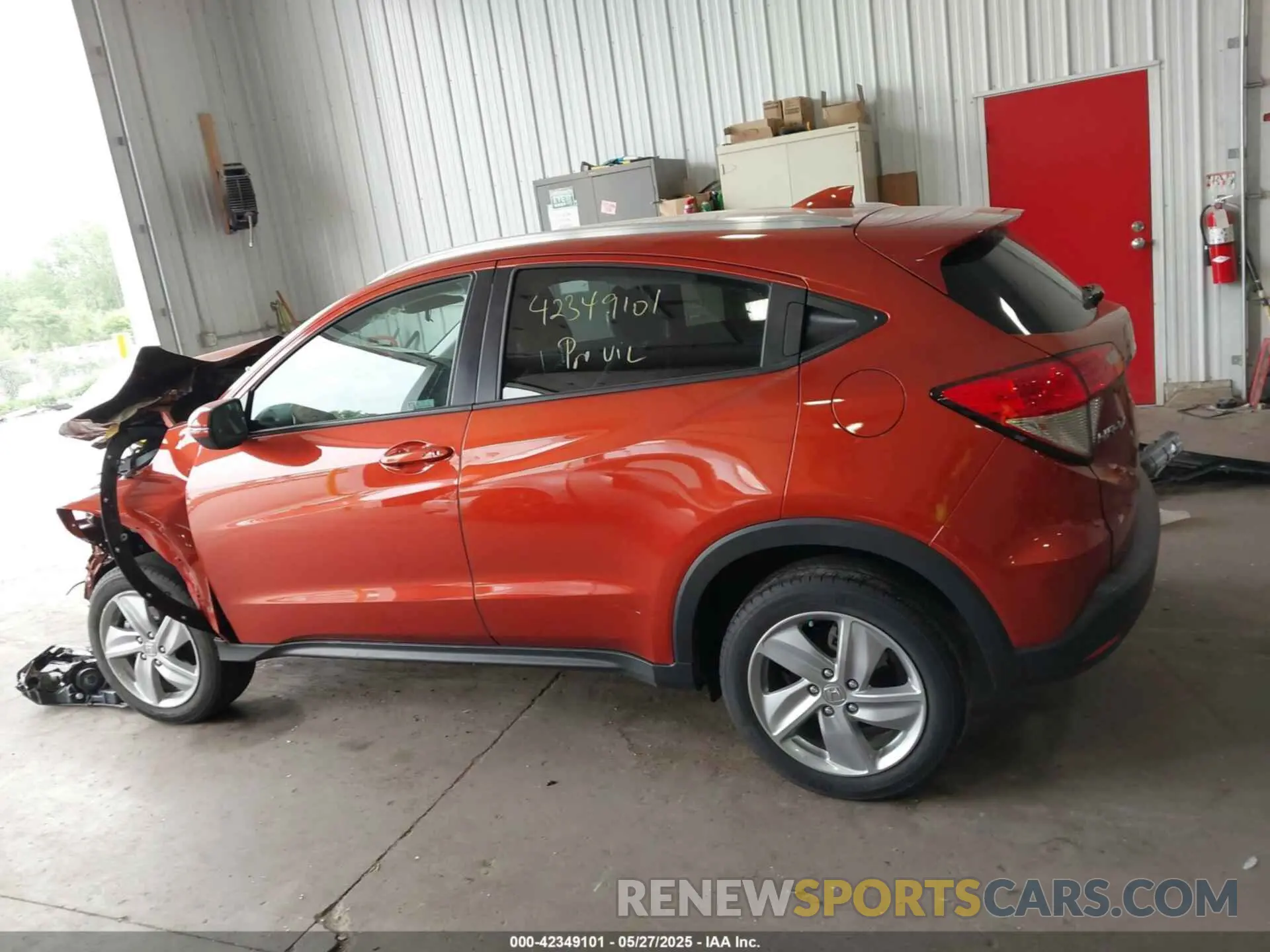 14 Photograph of a damaged car 3CZRU6H5XLM713014 HONDA HR-V 2020
