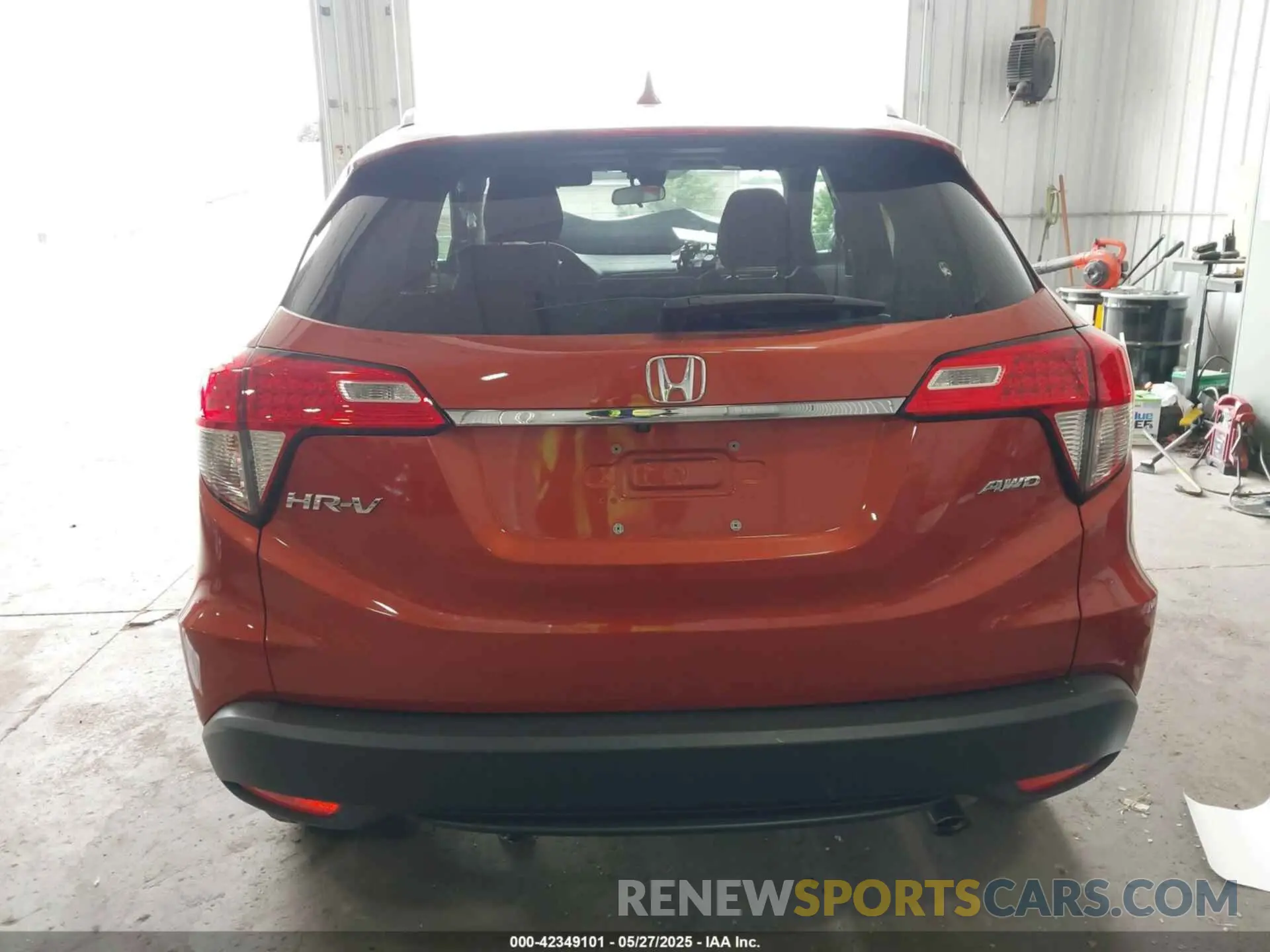 16 Photograph of a damaged car 3CZRU6H5XLM713014 HONDA HR-V 2020