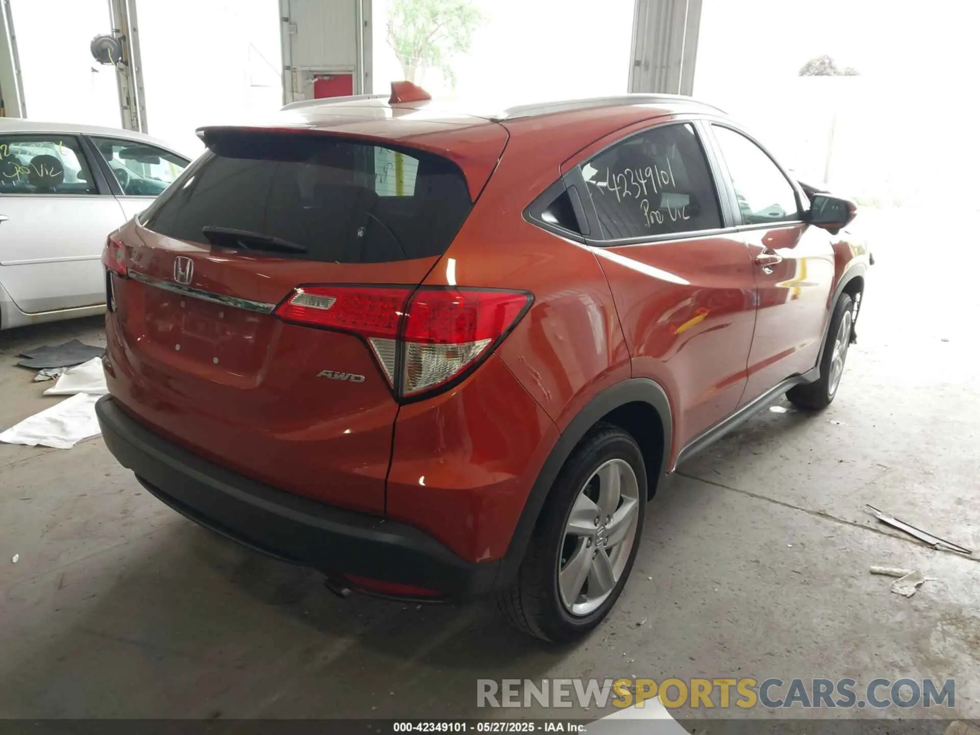 4 Photograph of a damaged car 3CZRU6H5XLM713014 HONDA HR-V 2020