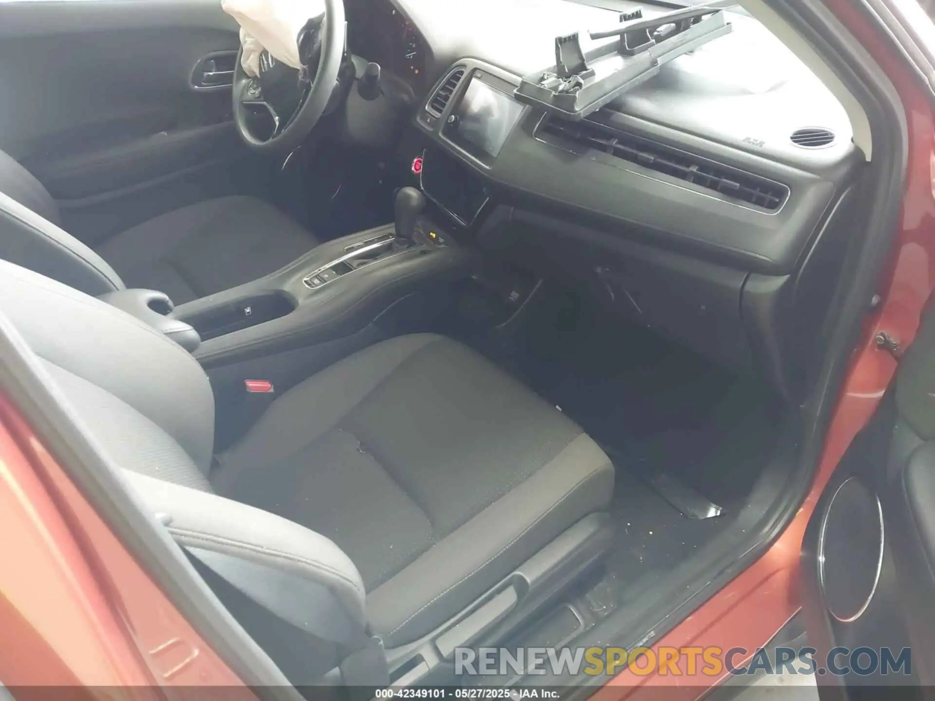 5 Photograph of a damaged car 3CZRU6H5XLM713014 HONDA HR-V 2020