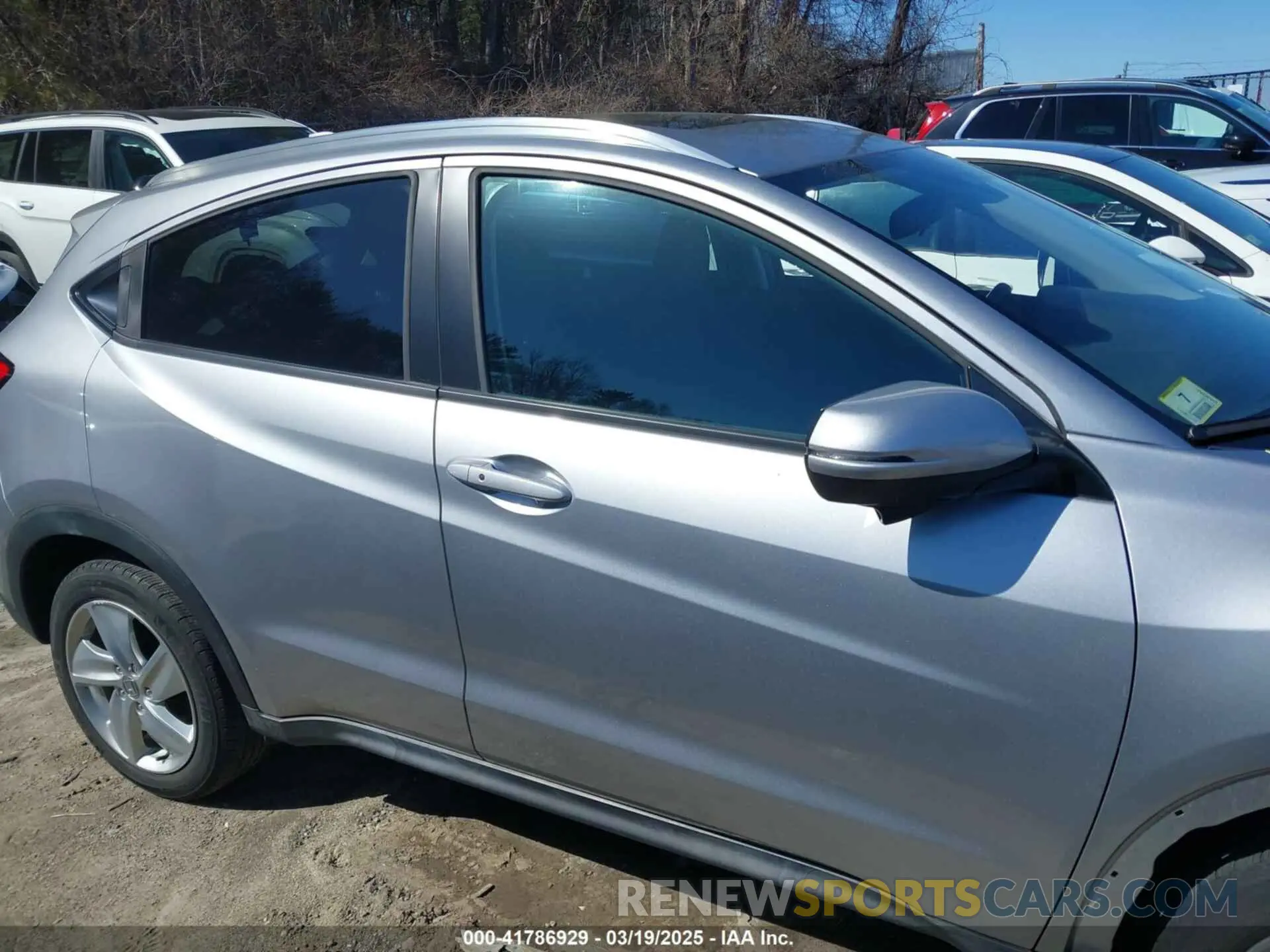 14 Photograph of a damaged car 3CZRU6H5XLM715538 HONDA HR-V 2020
