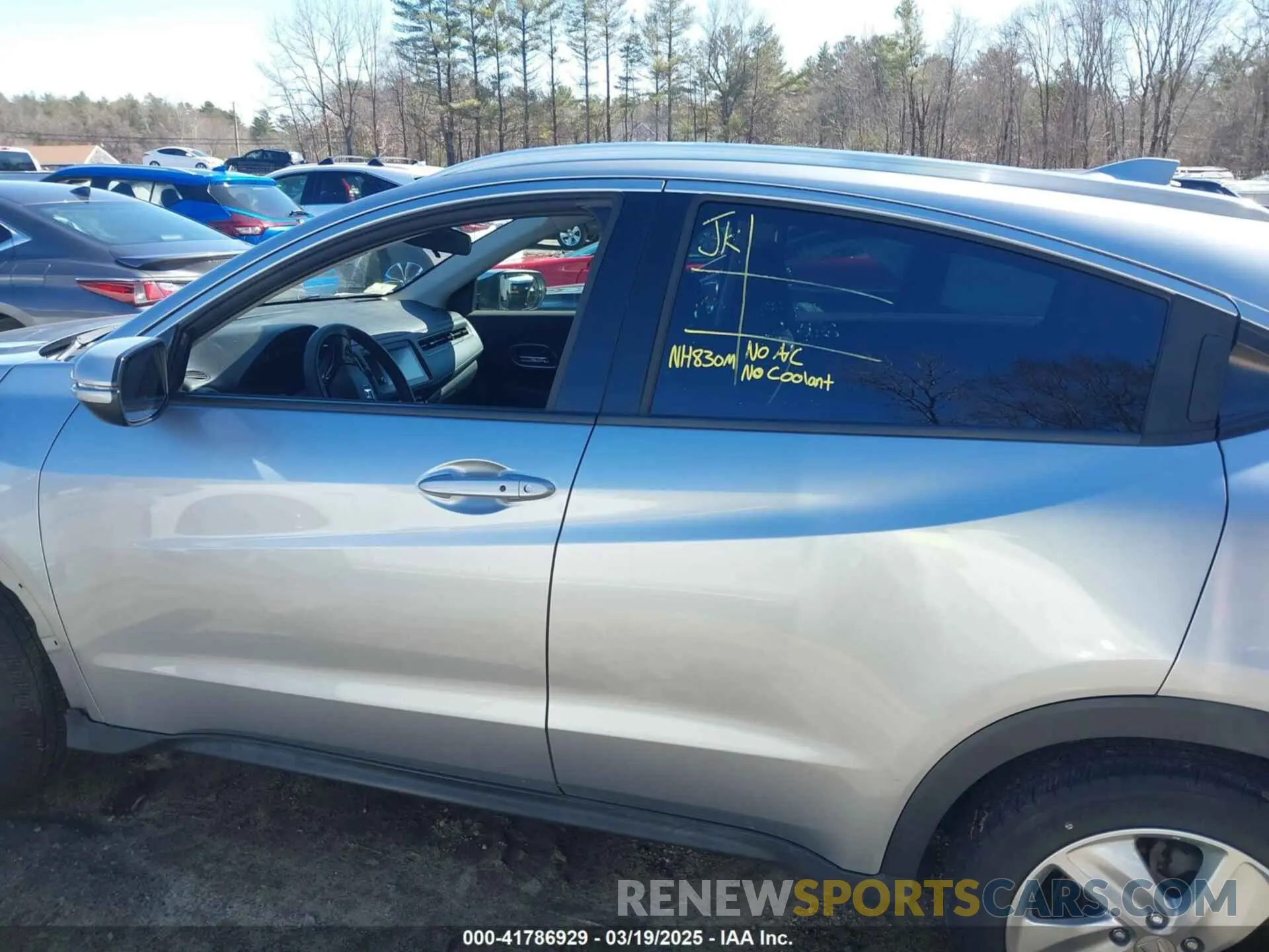 15 Photograph of a damaged car 3CZRU6H5XLM715538 HONDA HR-V 2020