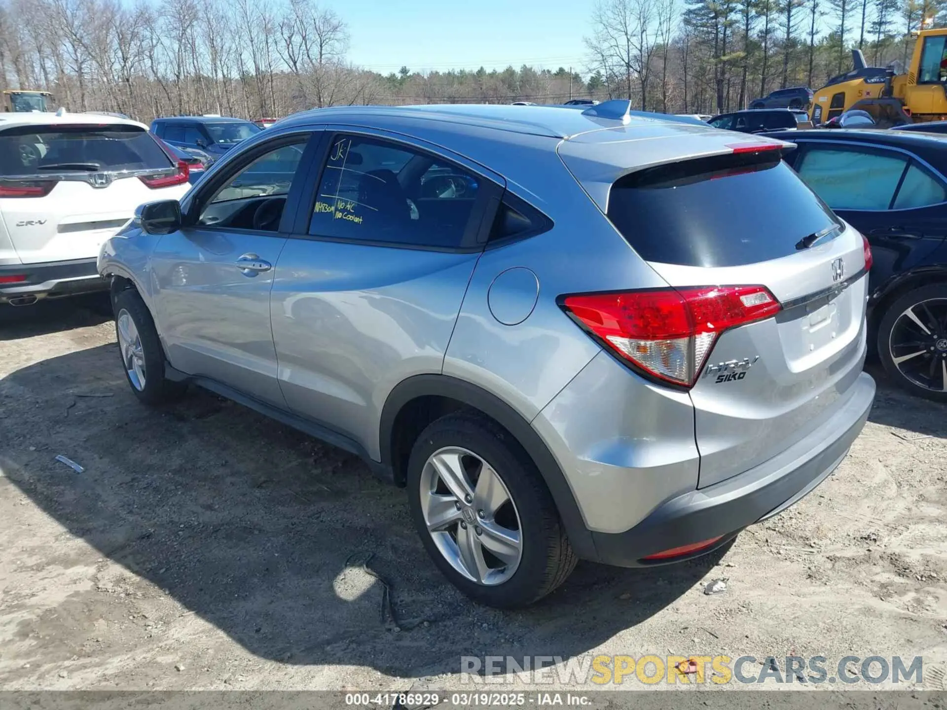 3 Photograph of a damaged car 3CZRU6H5XLM715538 HONDA HR-V 2020