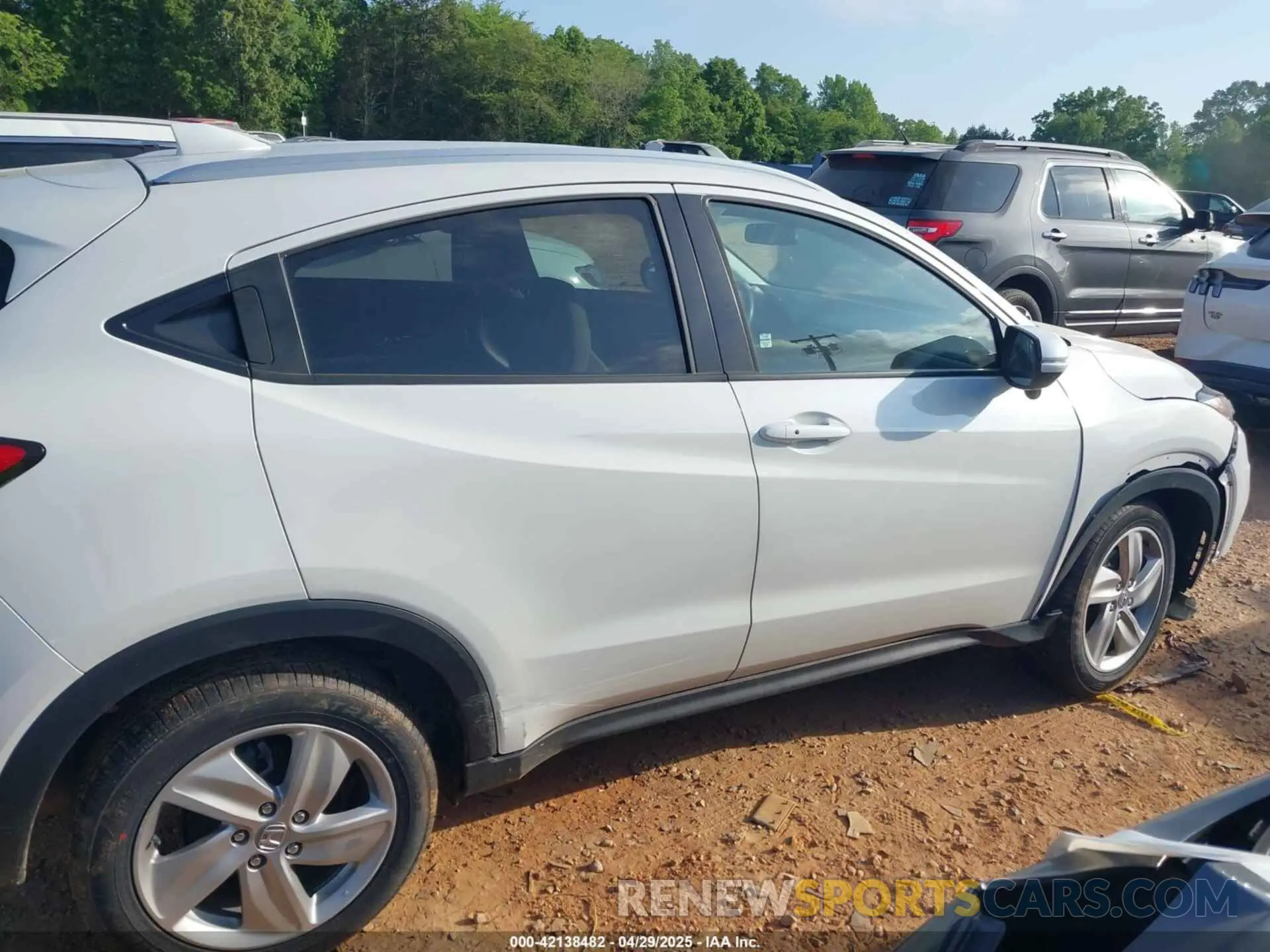 12 Photograph of a damaged car 3CZRU6H5XLM726300 HONDA HR-V 2020