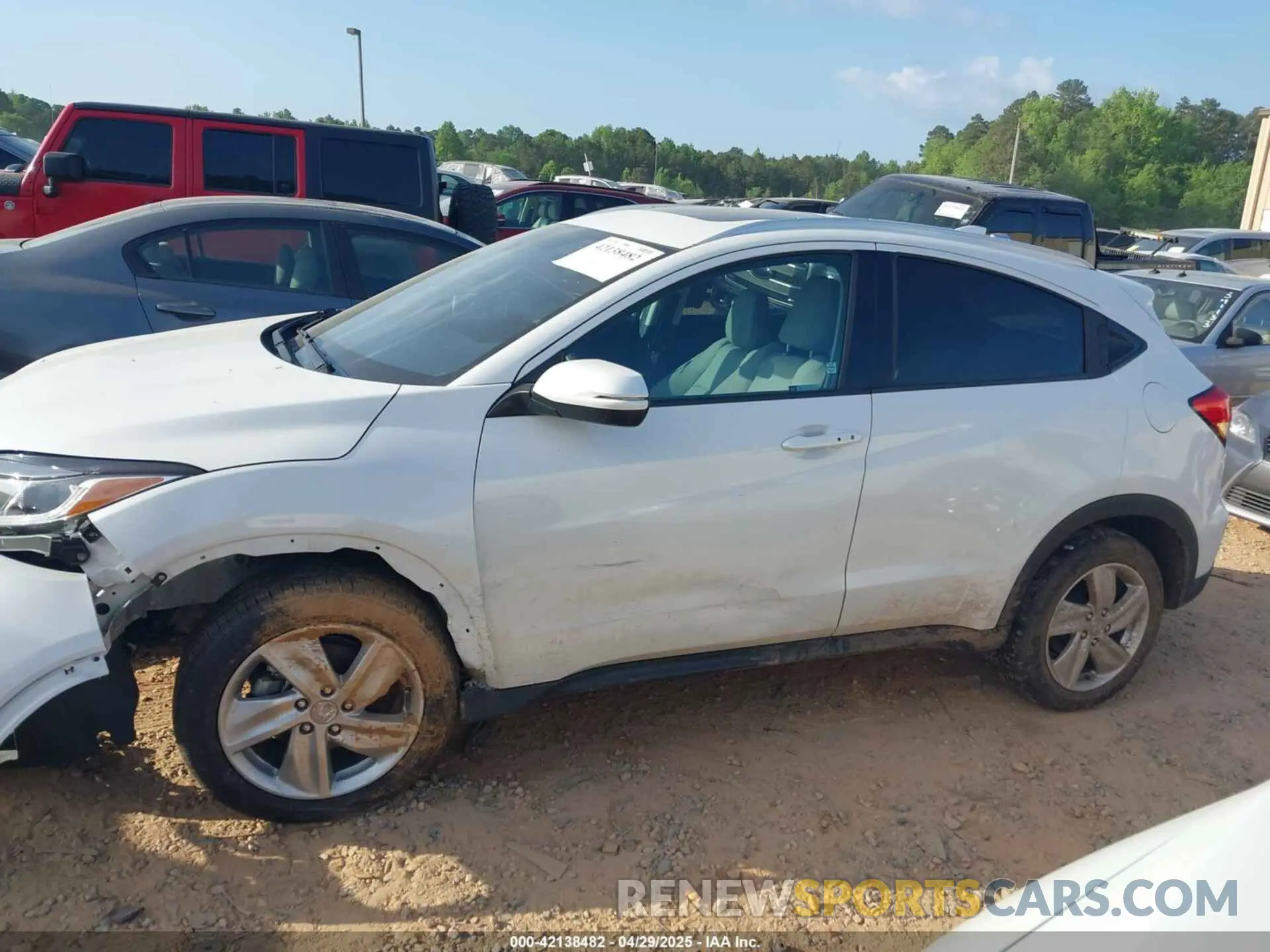 13 Photograph of a damaged car 3CZRU6H5XLM726300 HONDA HR-V 2020