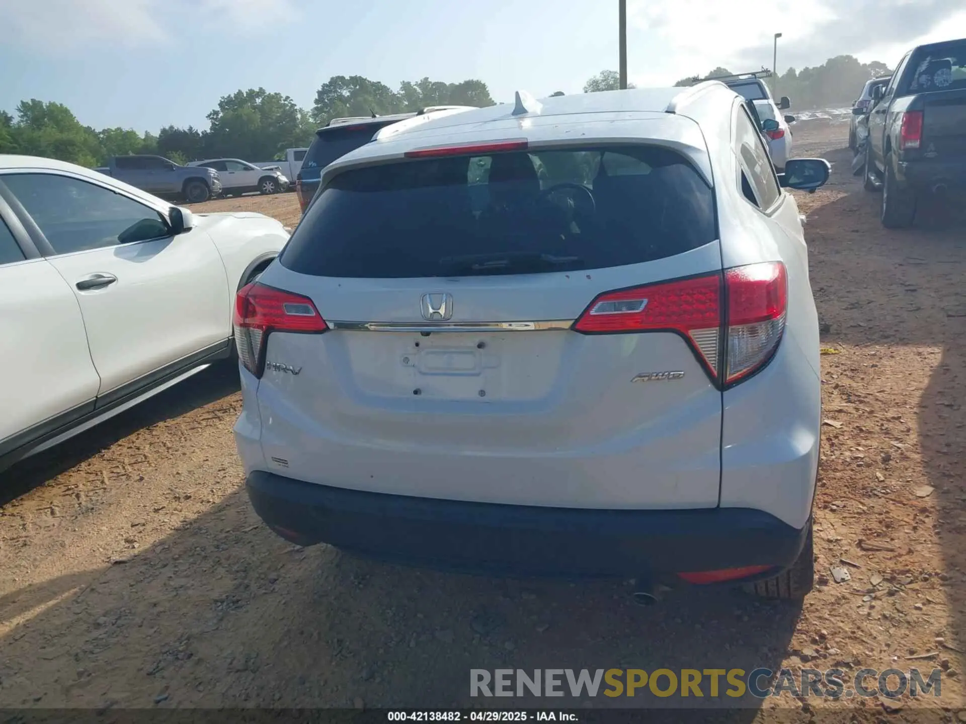 15 Photograph of a damaged car 3CZRU6H5XLM726300 HONDA HR-V 2020
