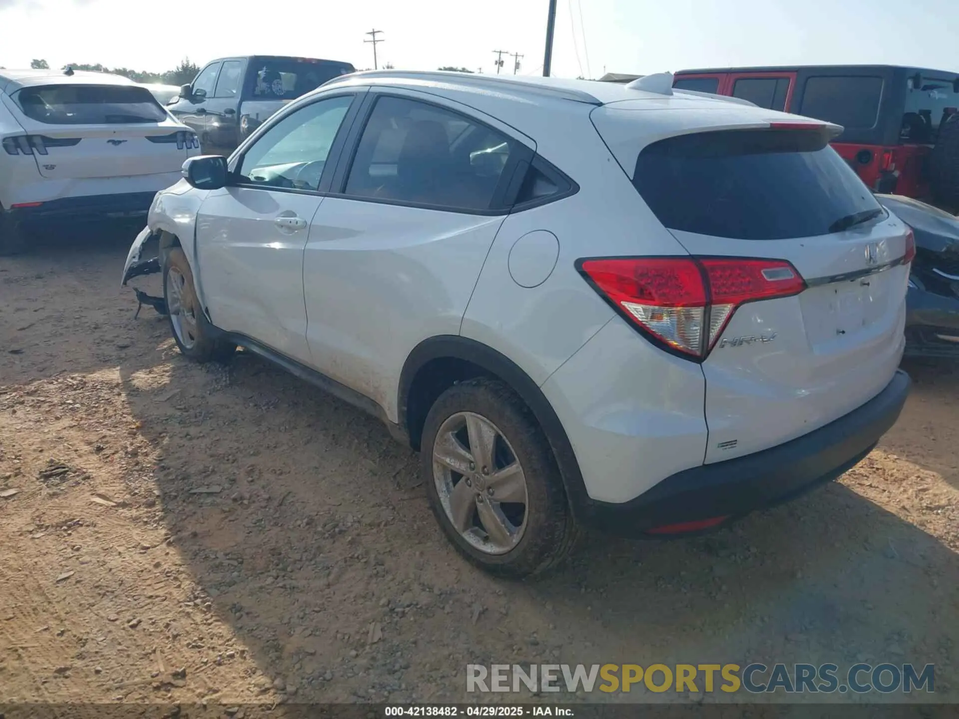 3 Photograph of a damaged car 3CZRU6H5XLM726300 HONDA HR-V 2020