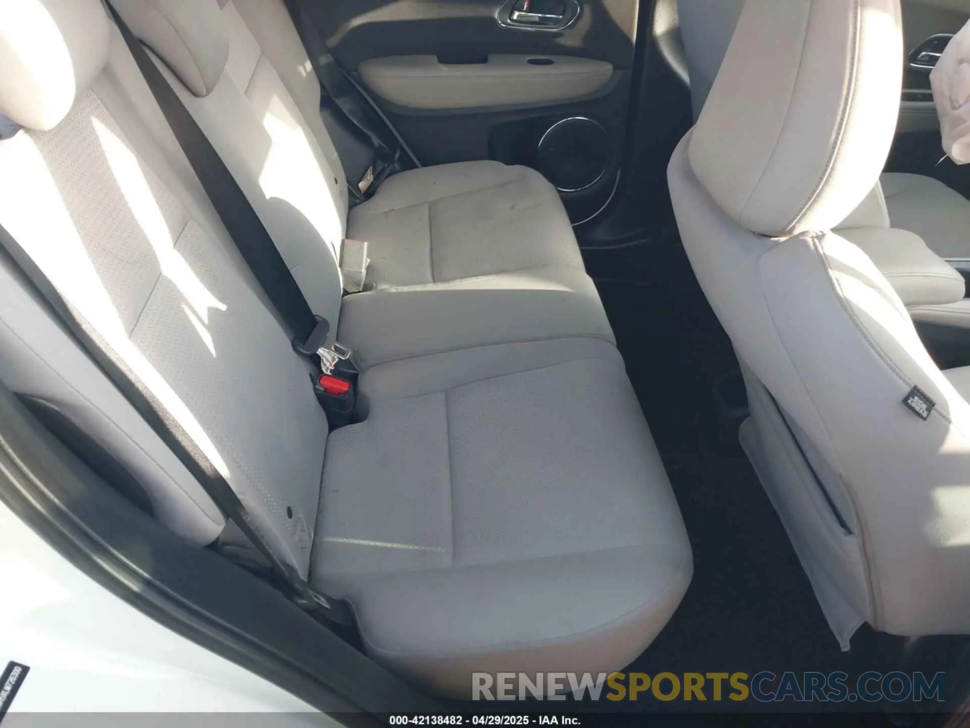 8 Photograph of a damaged car 3CZRU6H5XLM726300 HONDA HR-V 2020