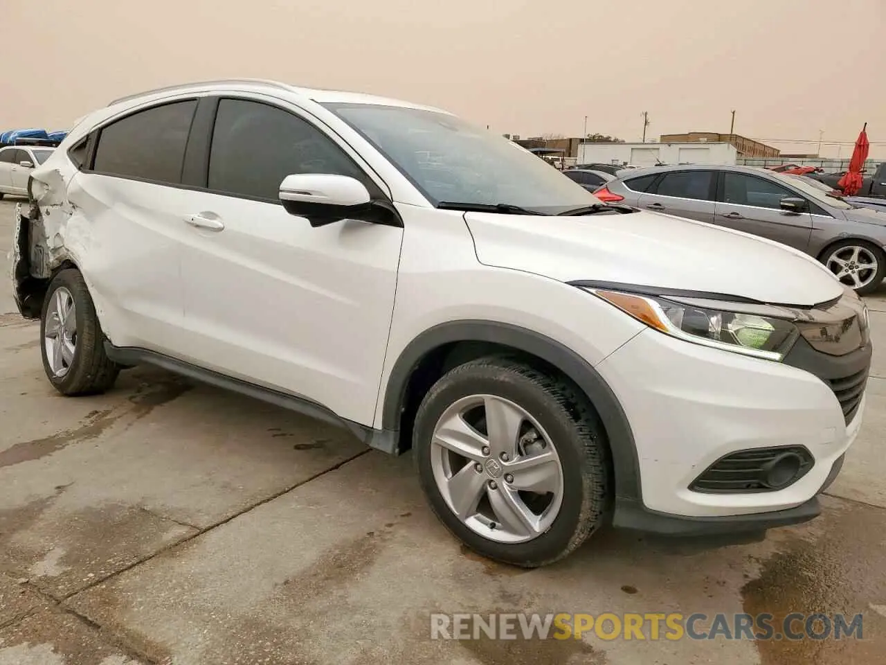 4 Photograph of a damaged car 3CZRU6H75LM700754 HONDA HR-V 2020