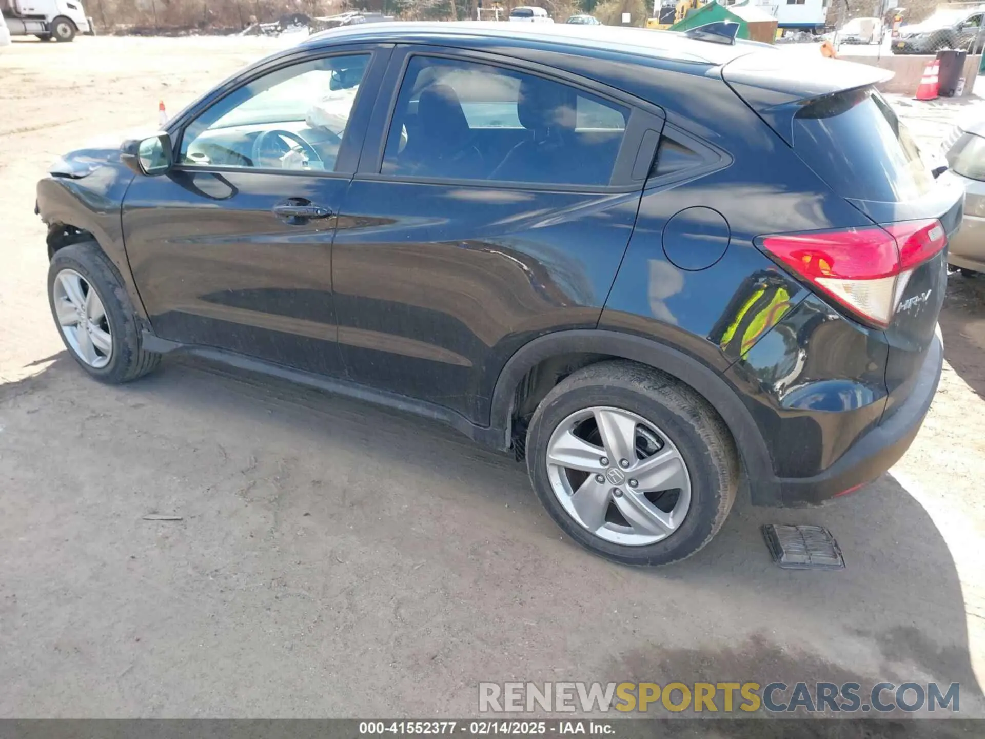 3 Photograph of a damaged car 3CZRU6H77LM729754 HONDA HR-V 2020