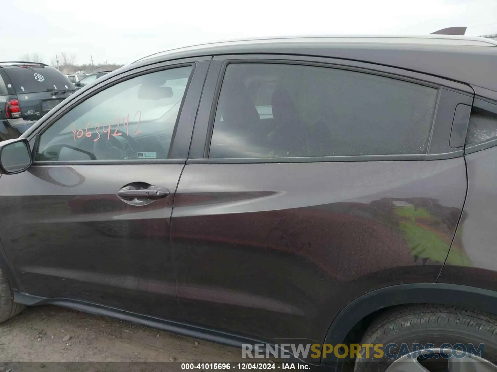 14 Photograph of a damaged car 3CZRU6H77LM731634 HONDA HR-V 2020