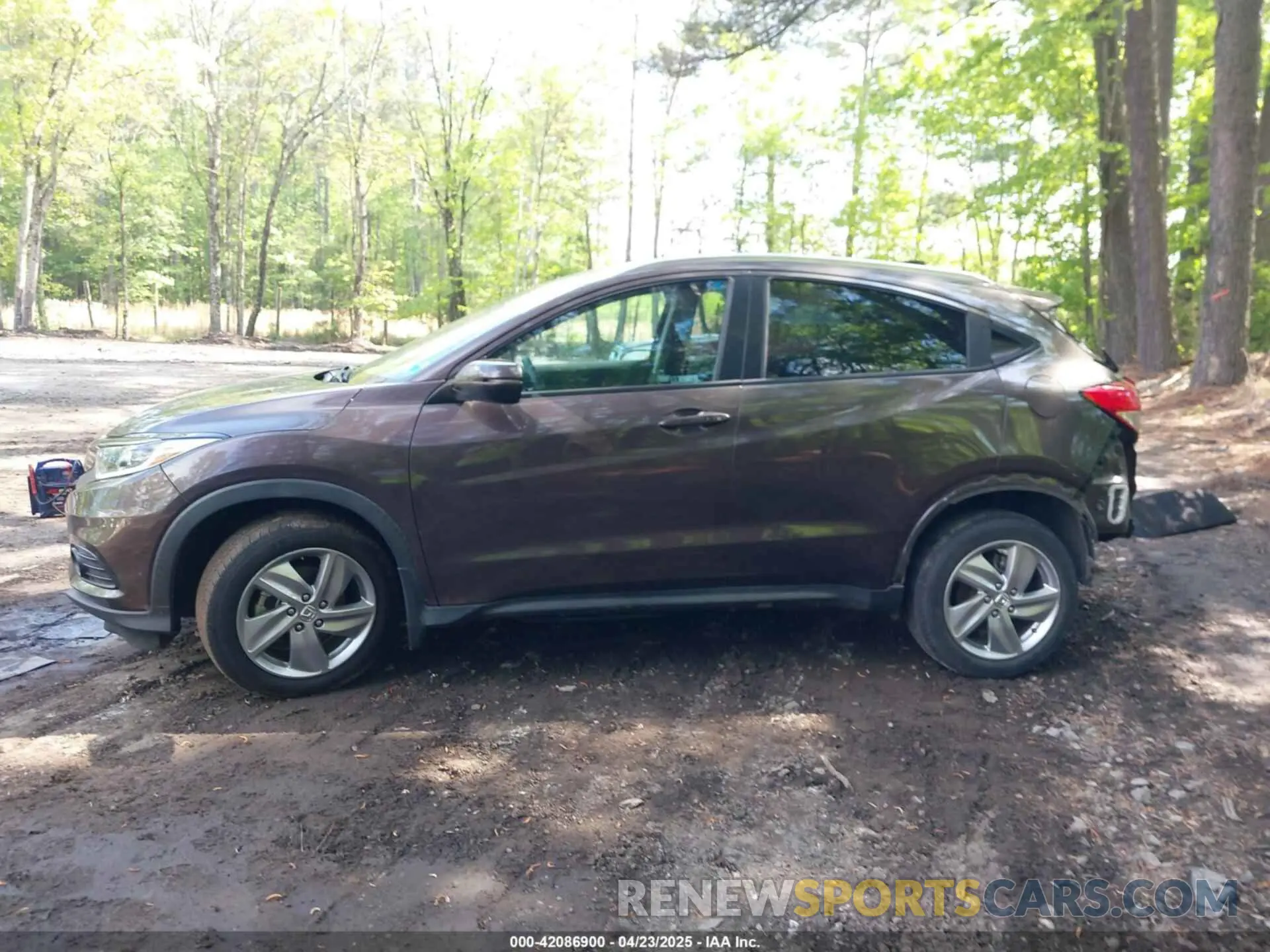 15 Photograph of a damaged car 3CZRU6H77LM735585 HONDA HR-V 2020