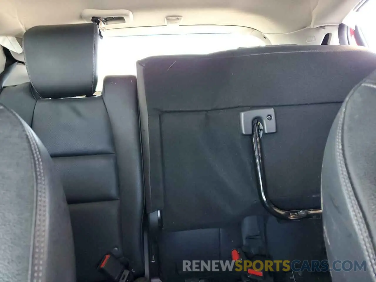 10 Photograph of a damaged car 3CZRU6H91LM738774 HONDA HR-V 2020