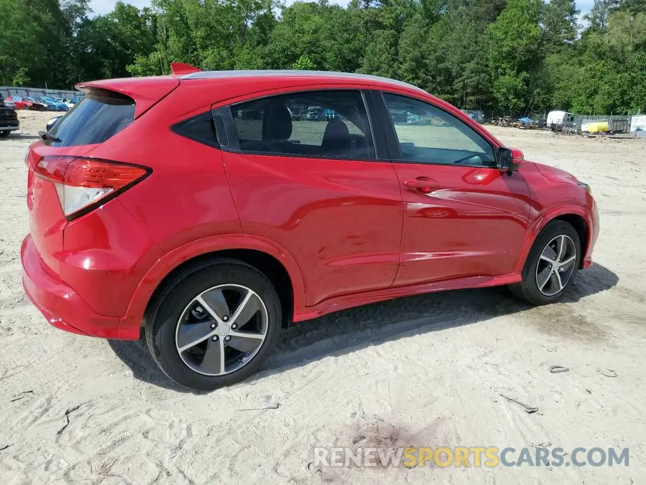 3 Photograph of a damaged car 3CZRU6H92LM702432 HONDA HR-V 2020