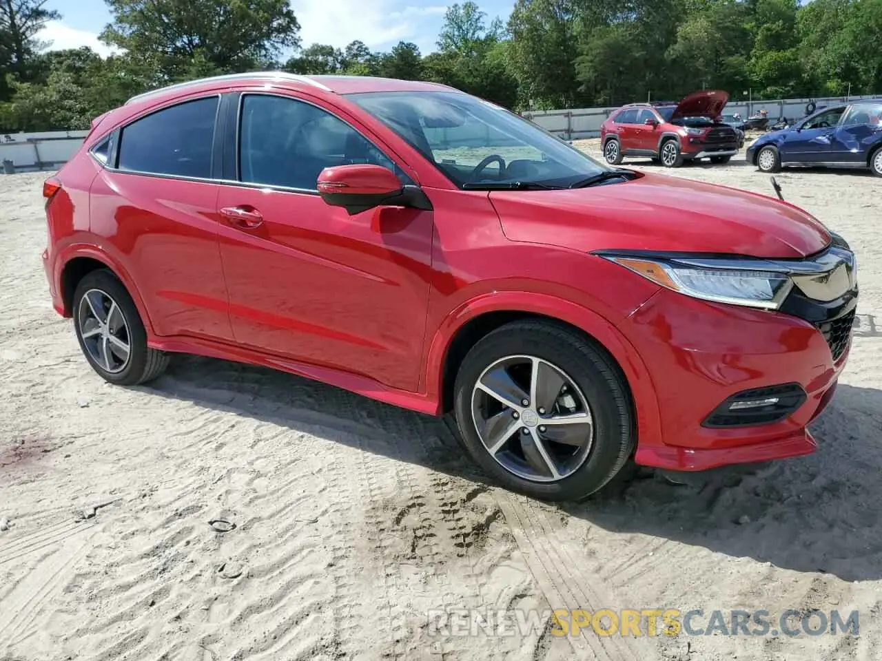 4 Photograph of a damaged car 3CZRU6H92LM702432 HONDA HR-V 2020