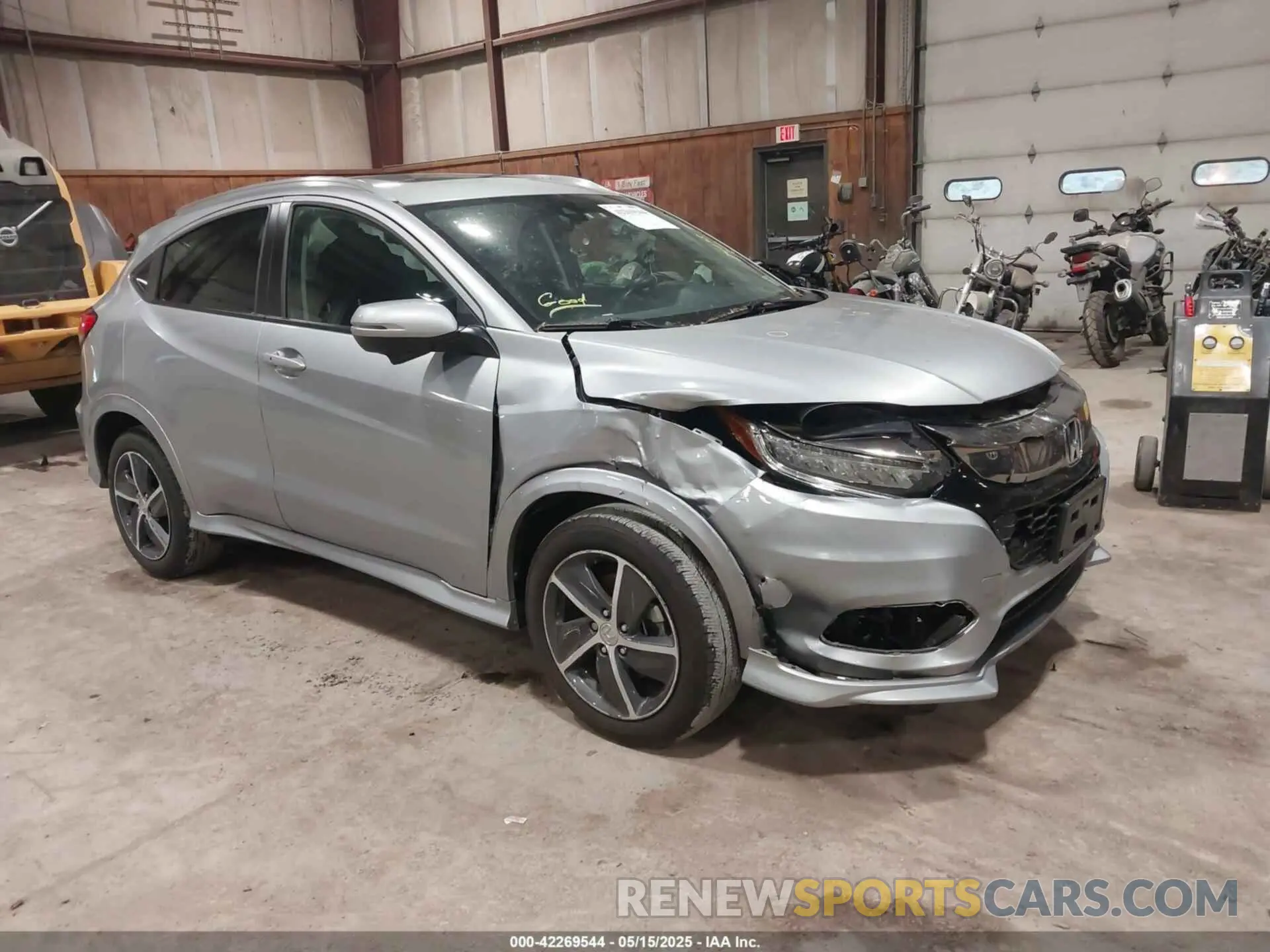 1 Photograph of a damaged car 3CZRU6H96LM708203 HONDA HR-V 2020