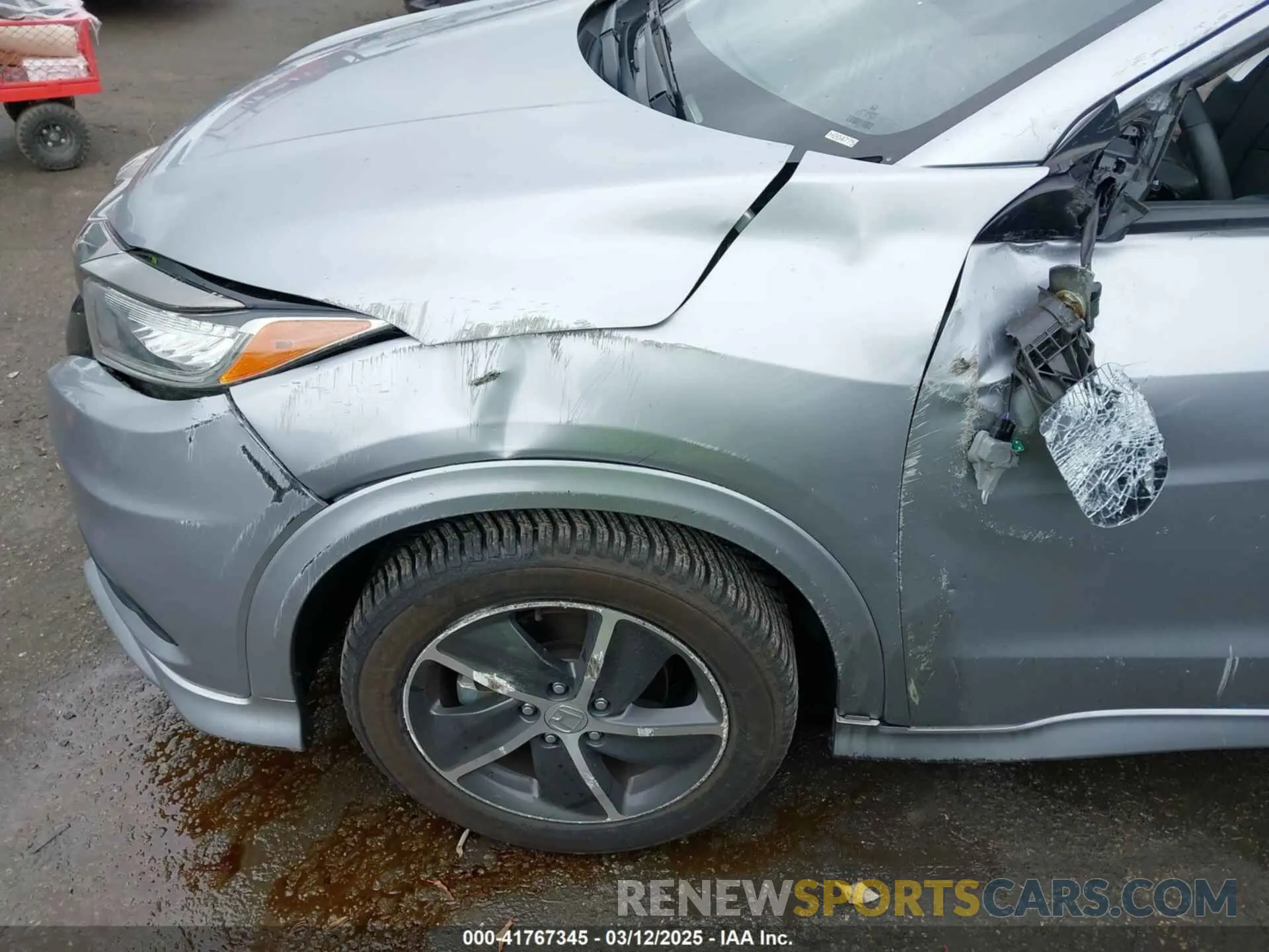 13 Photograph of a damaged car 3CZRU6H96LM736440 HONDA HR-V 2020