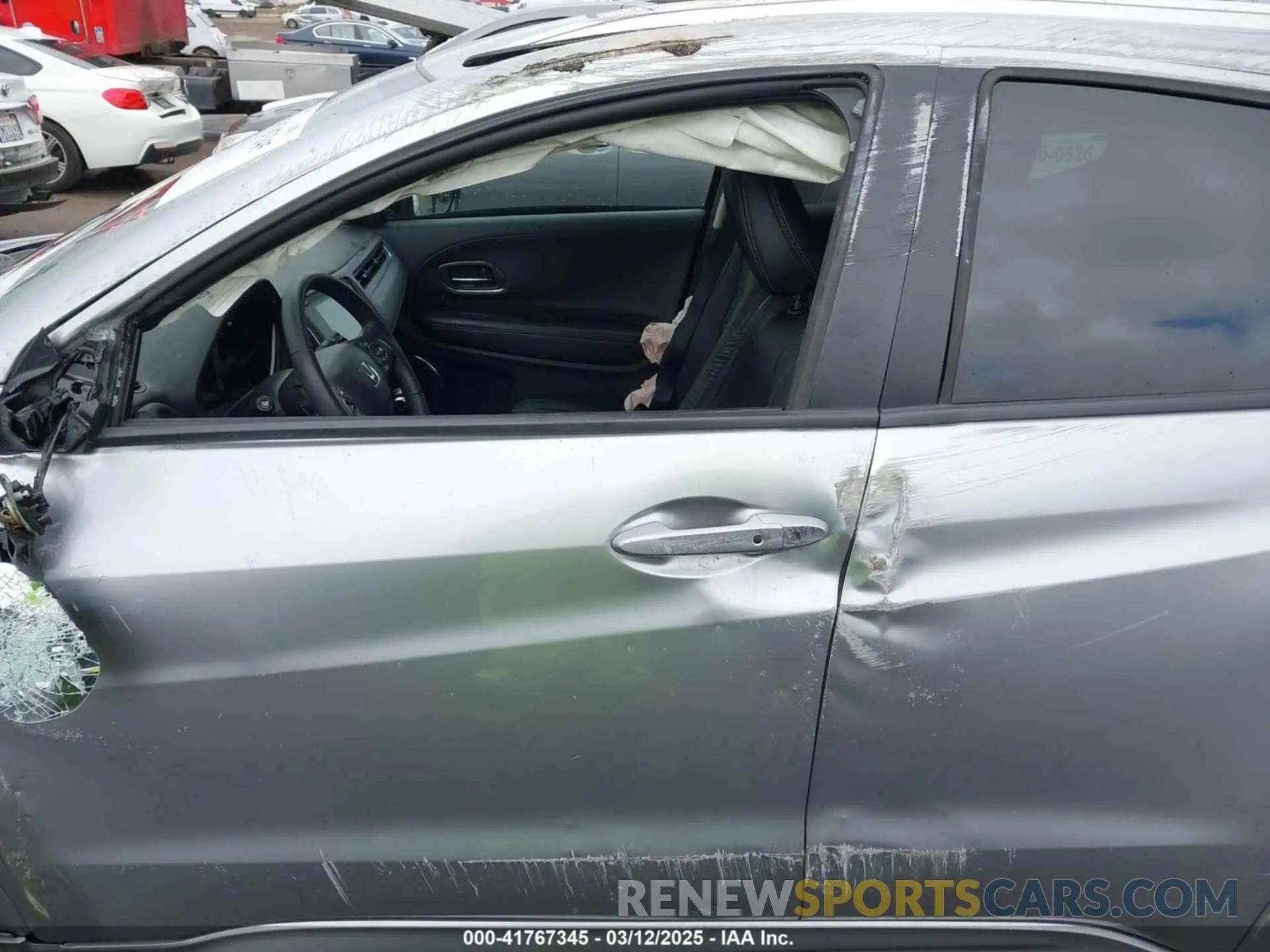14 Photograph of a damaged car 3CZRU6H96LM736440 HONDA HR-V 2020